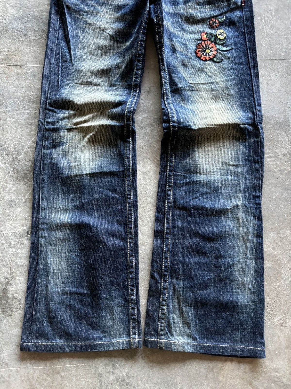 Hysteric Glamour RED PEPPER flare japanese denim floral patches low rise Size US 27 - 11 Thumbnail