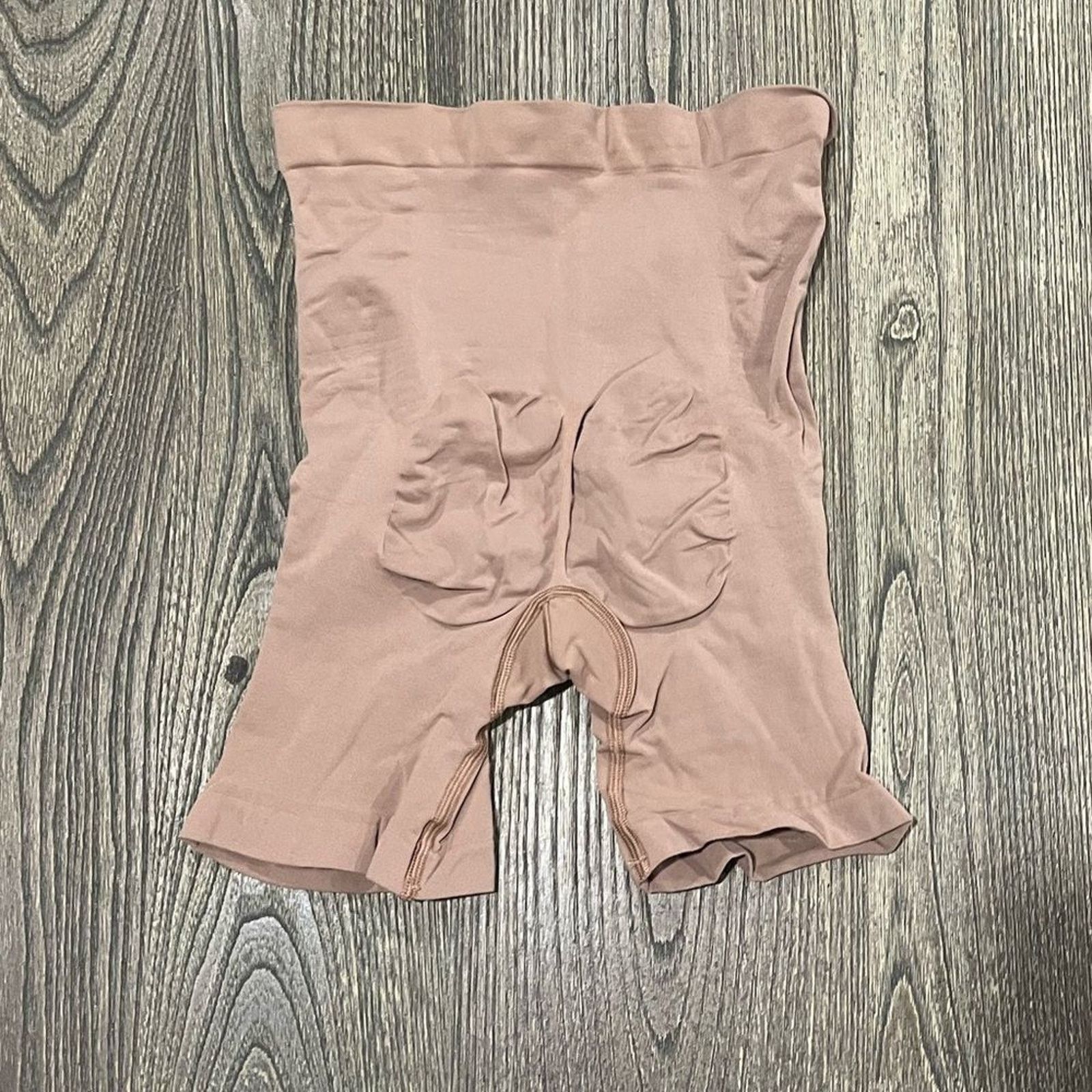 SKIMS NWOT Skims Shapewear Seamless Sculpt Knee Short Tan Size L Size ONE SIZE - 3 Thumbnail
