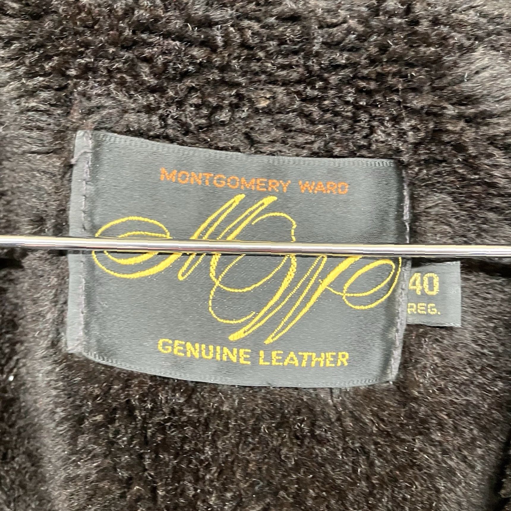 Vintage VINTAGE Montgomery Ward Leather Jacket Bomber Jacket Mens 40R Black Sherpa Lined Mid-Length Pockets Button-Down Collar Size US XXS / EU 40 - 4 Thumbnail