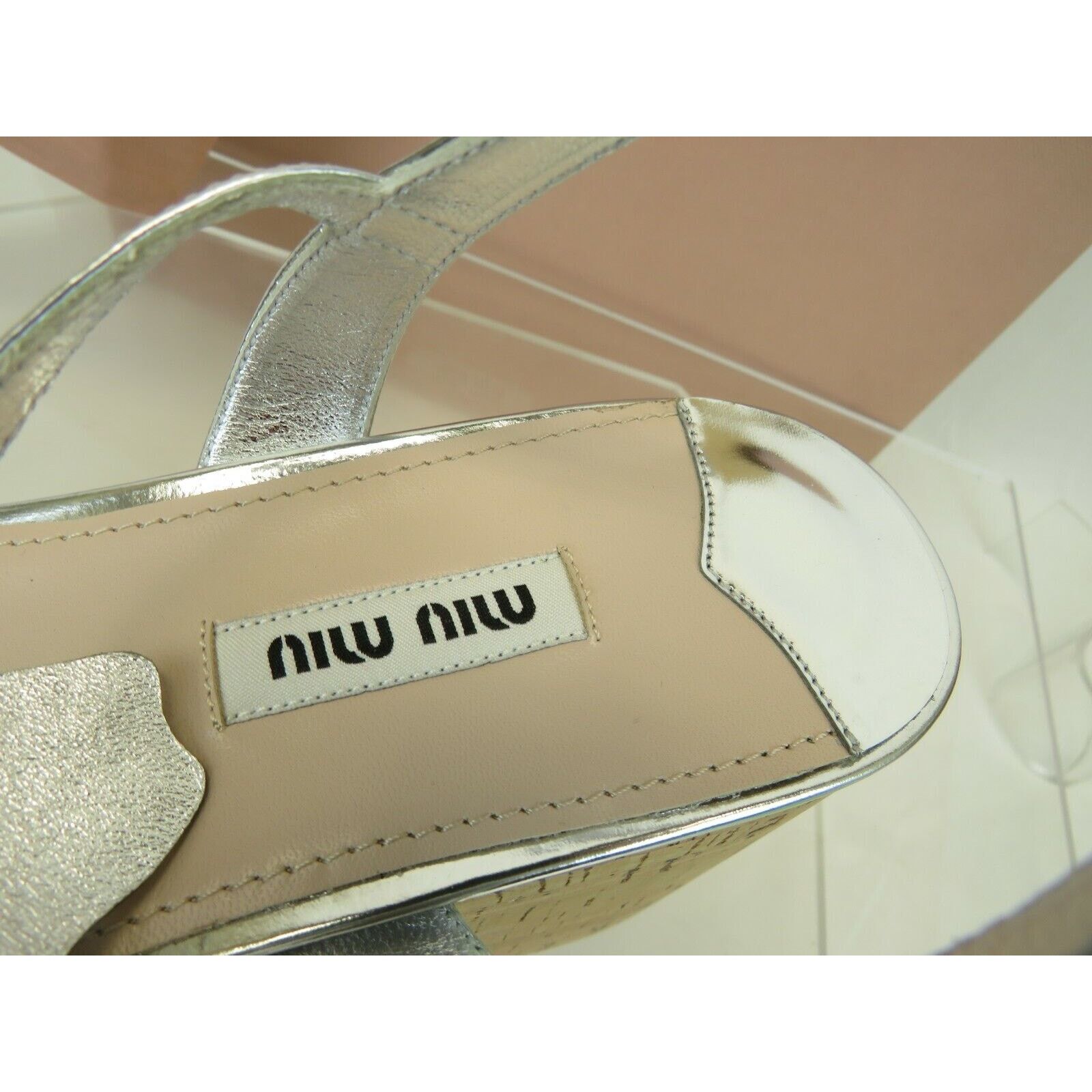 Miu Miu 5XZ346 SILVER POLISHED LEATHER FLOWER PLATFORM SANDALS 38.5 Size US 8.5 / IT 38.5 - 9 Thumbnail