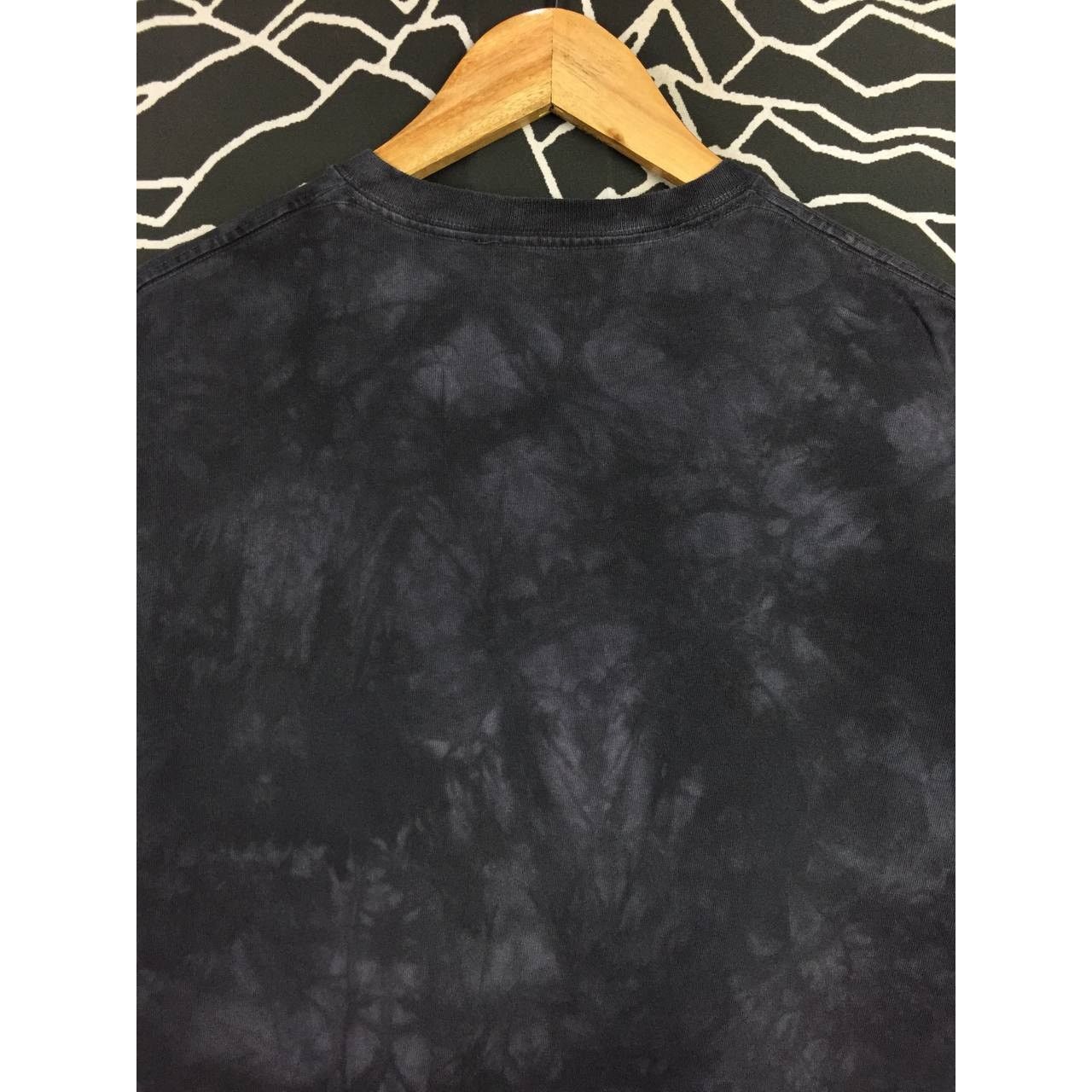 The Mountain The Mountain 2014 By Michael McGloin Ying Yang Wolves Tee Size US M / EU 48-50 / 2 - 9 Thumbnail