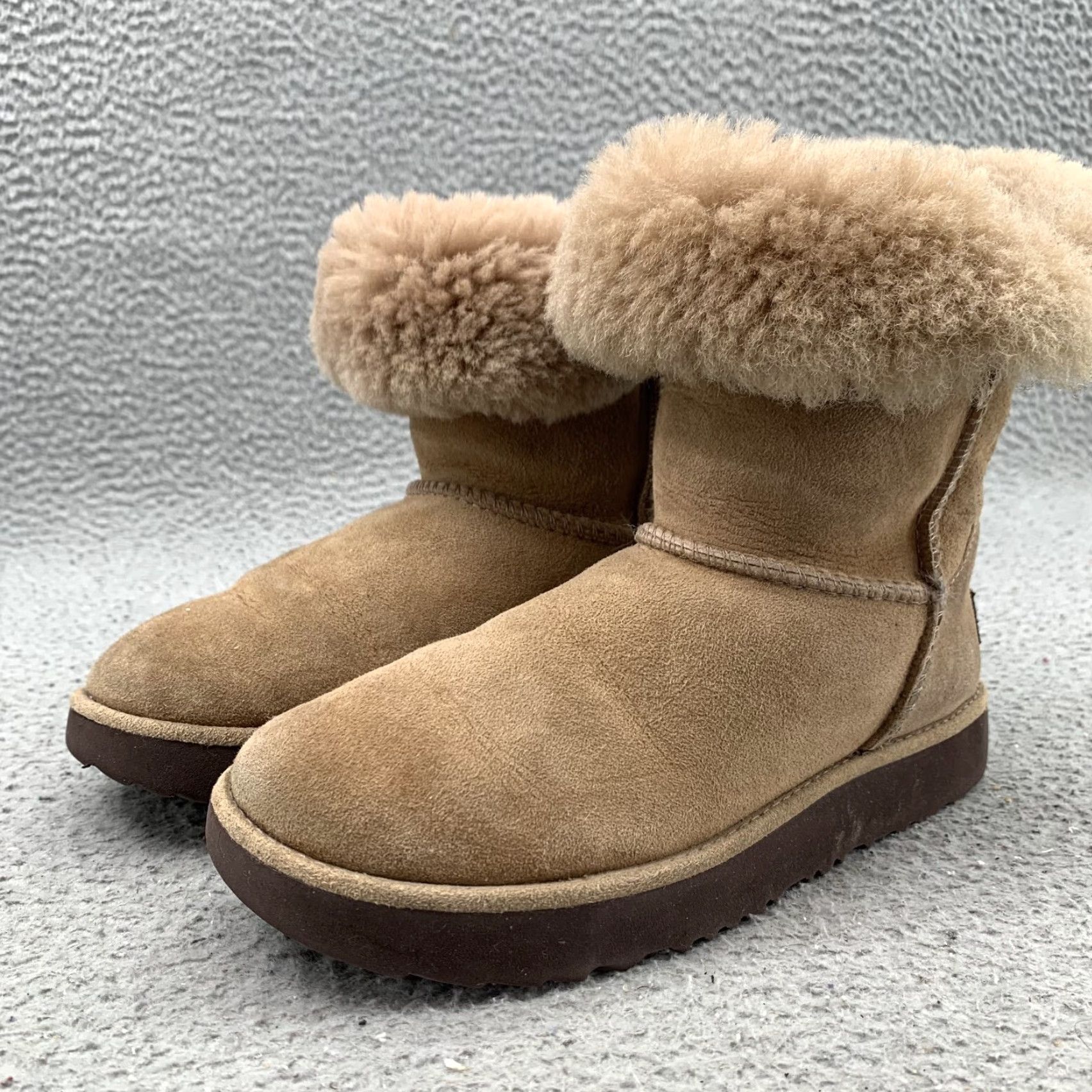 Ugg UGG Boots Women's 5 Beige Ankle Suede Leather Shearling Lined Winter Chic Size US 5 / IT 35 - 4 Thumbnail