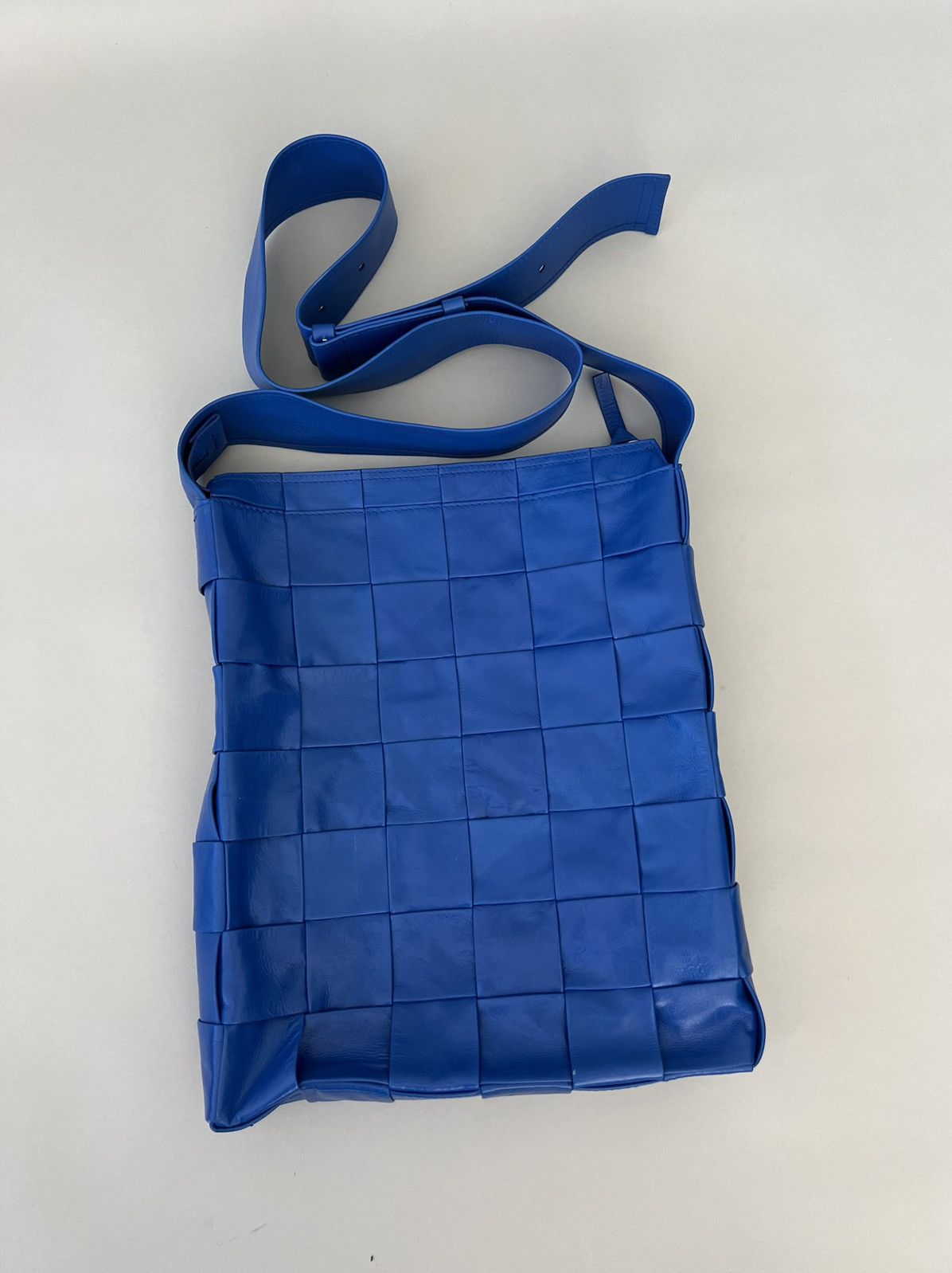 Bottega Veneta Bottega Veneta Blue Paper Cassette Messenger Bag Size ONE SIZE - 2 Thumbnail