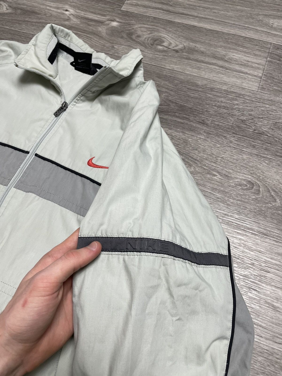Nike Vintage Nike Swoosh Logo Retro Light Jacket 00s Size US S / EU 44-46 / 1 - 8 Thumbnail