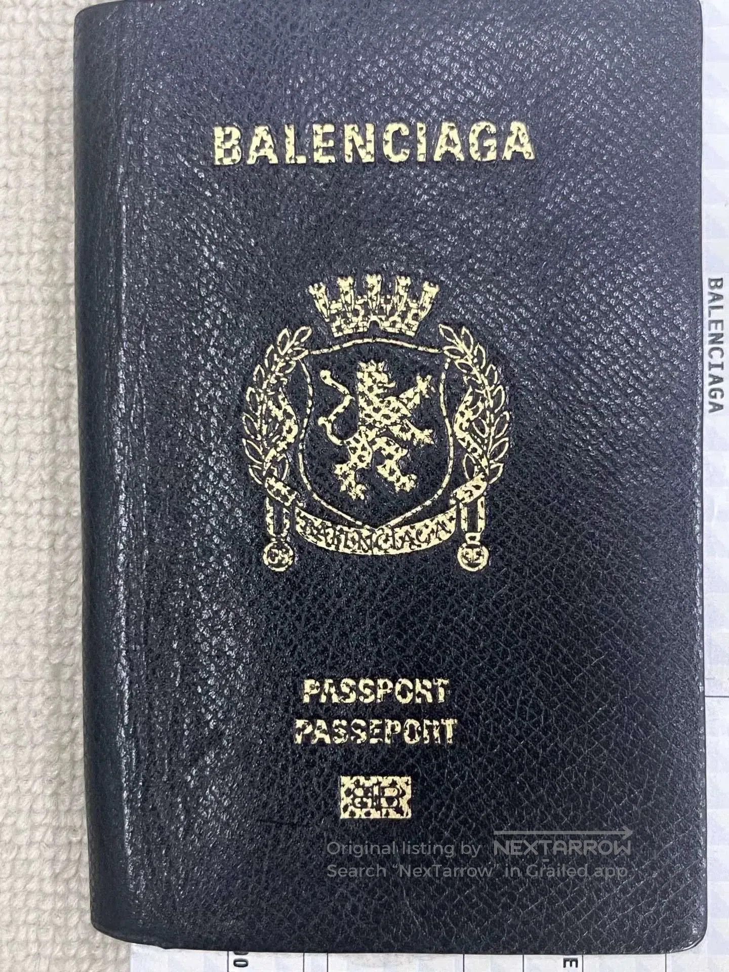 Balenciaga balenciaga passport wallet with embossed logo. Size ONE SIZE - 2 Thumbnail