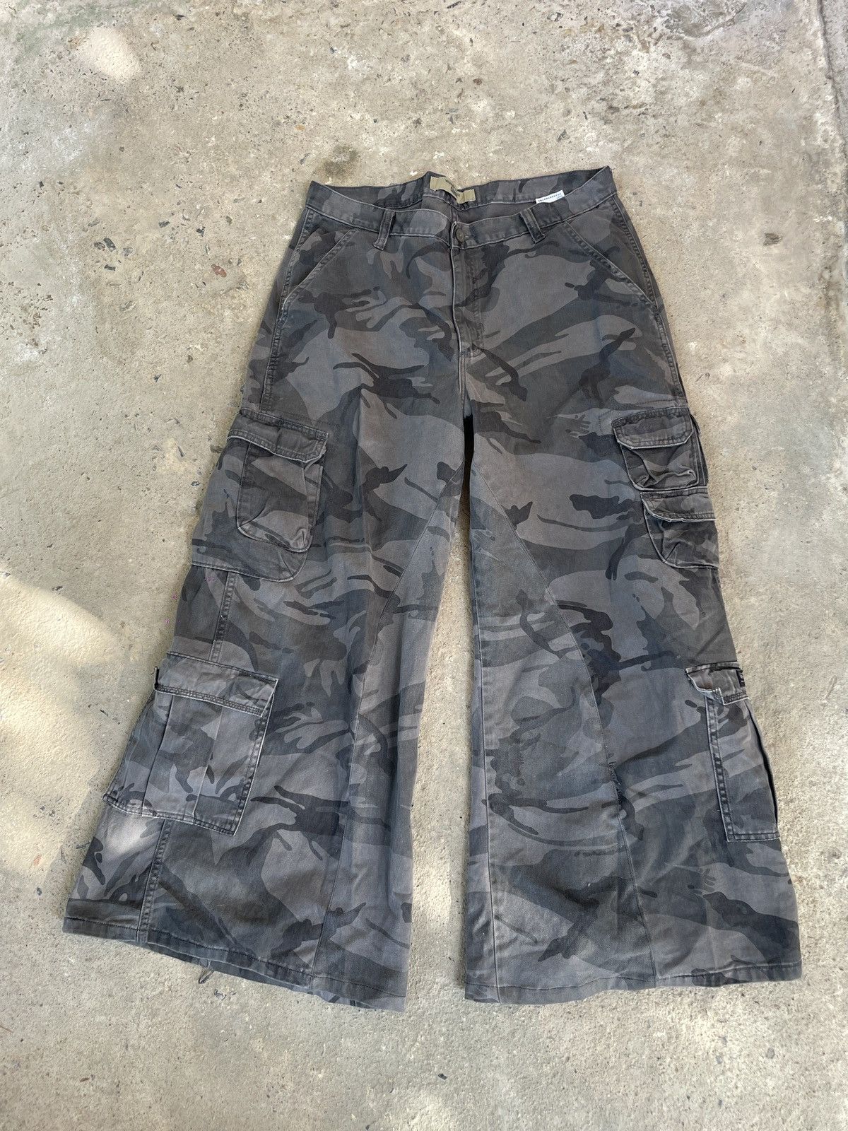 Other Wrangler Black Camo Baggy Size US 36 / EU 52 - 1 Thumbnail