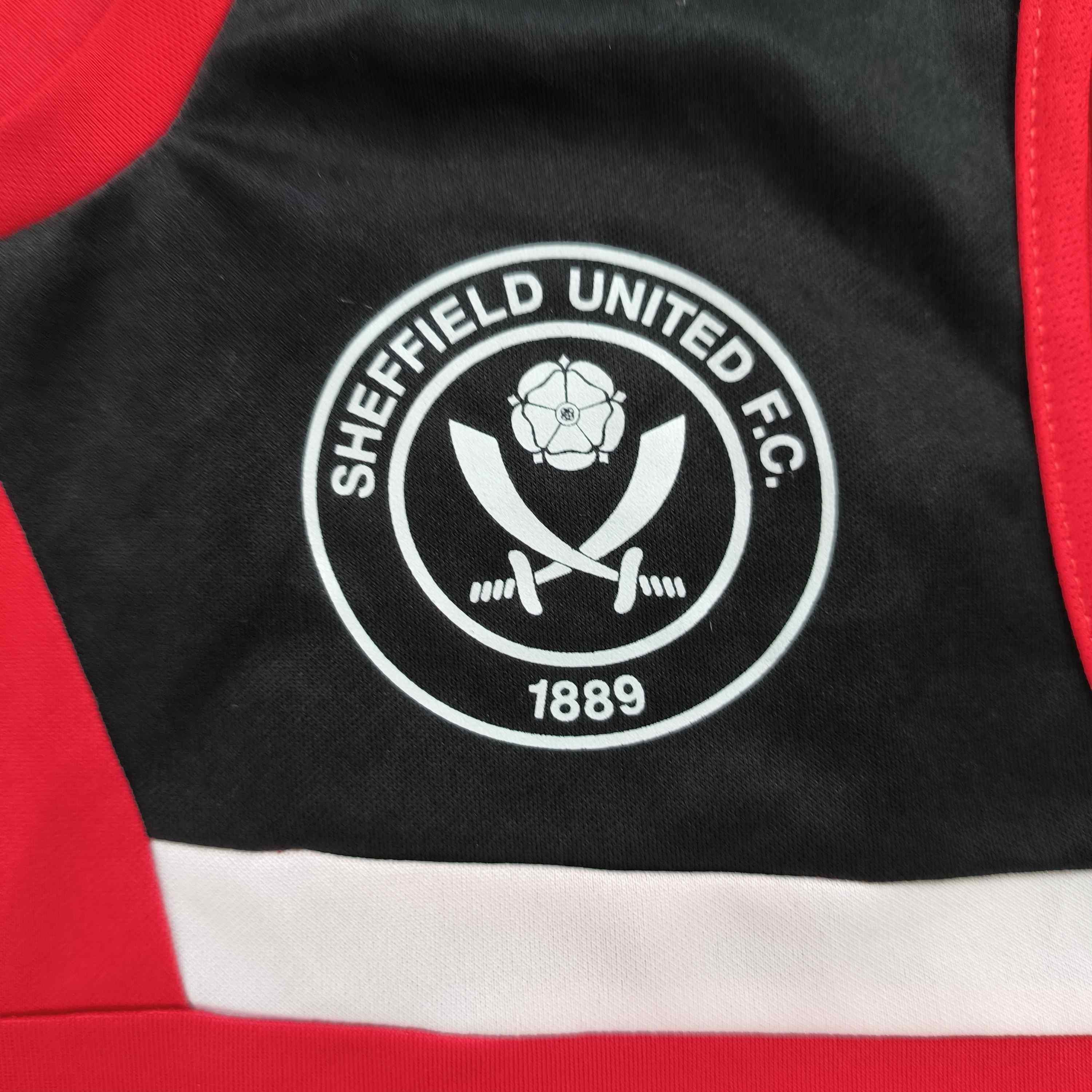 Errea Sheffield United 2022-23 Errea training football jersey sz L Size US L / EU 52-54 / 3 - 4 Thumbnail