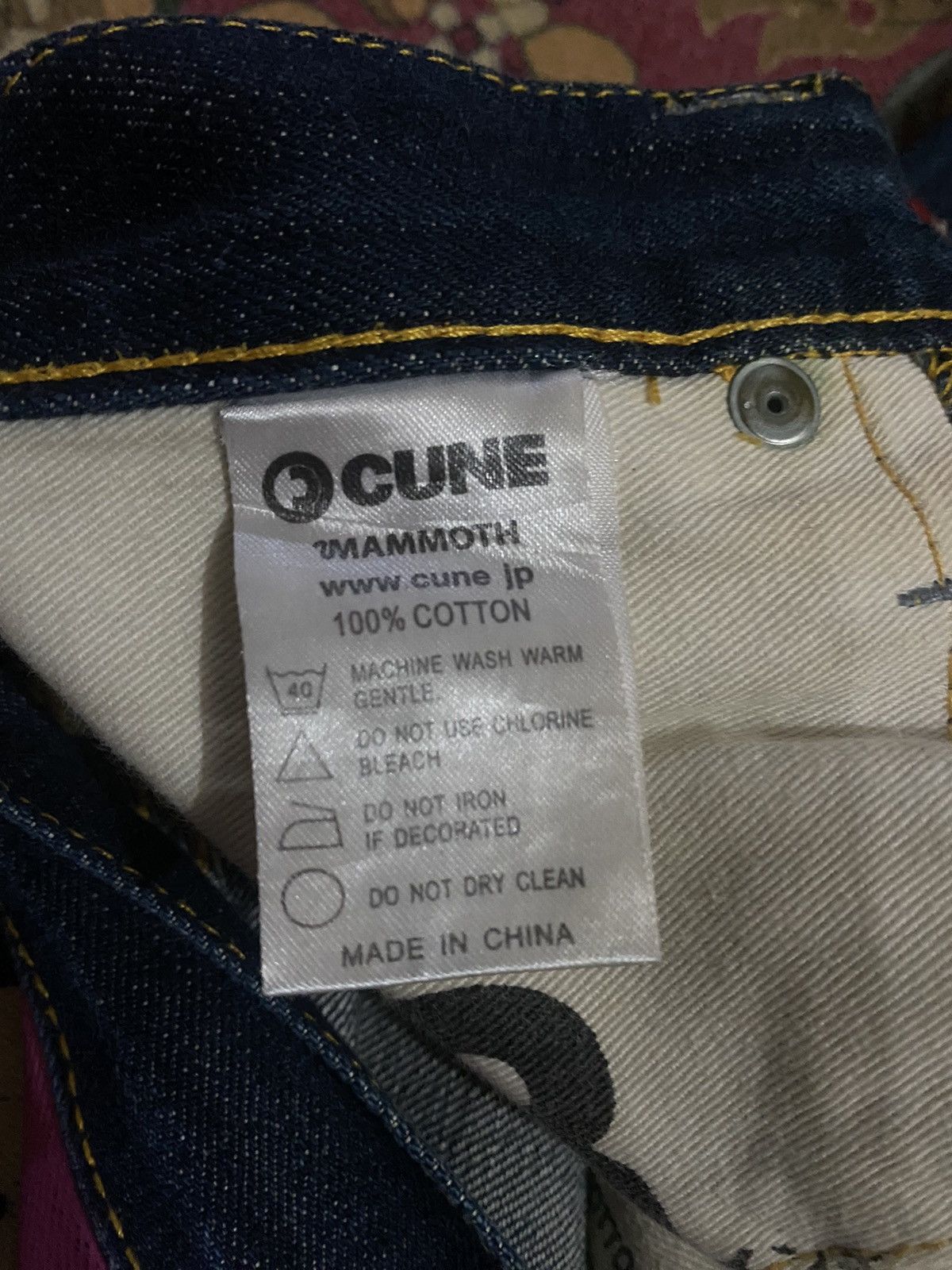 Designer × Japanese Brand × Vintage Cune Japan Distressed Rabbit Printed Denim Pants Size US 30 / EU 46 - 11 Thumbnail