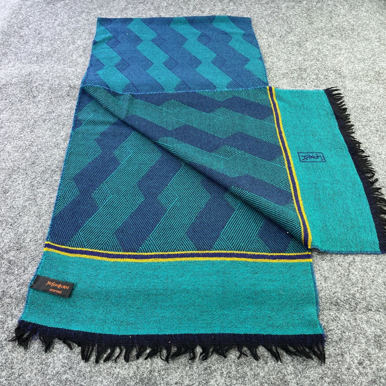 Vintage Yves Saint Laurent Scarf / Muffler / Neckwear T727 Size ONE SIZE - 4 Thumbnail