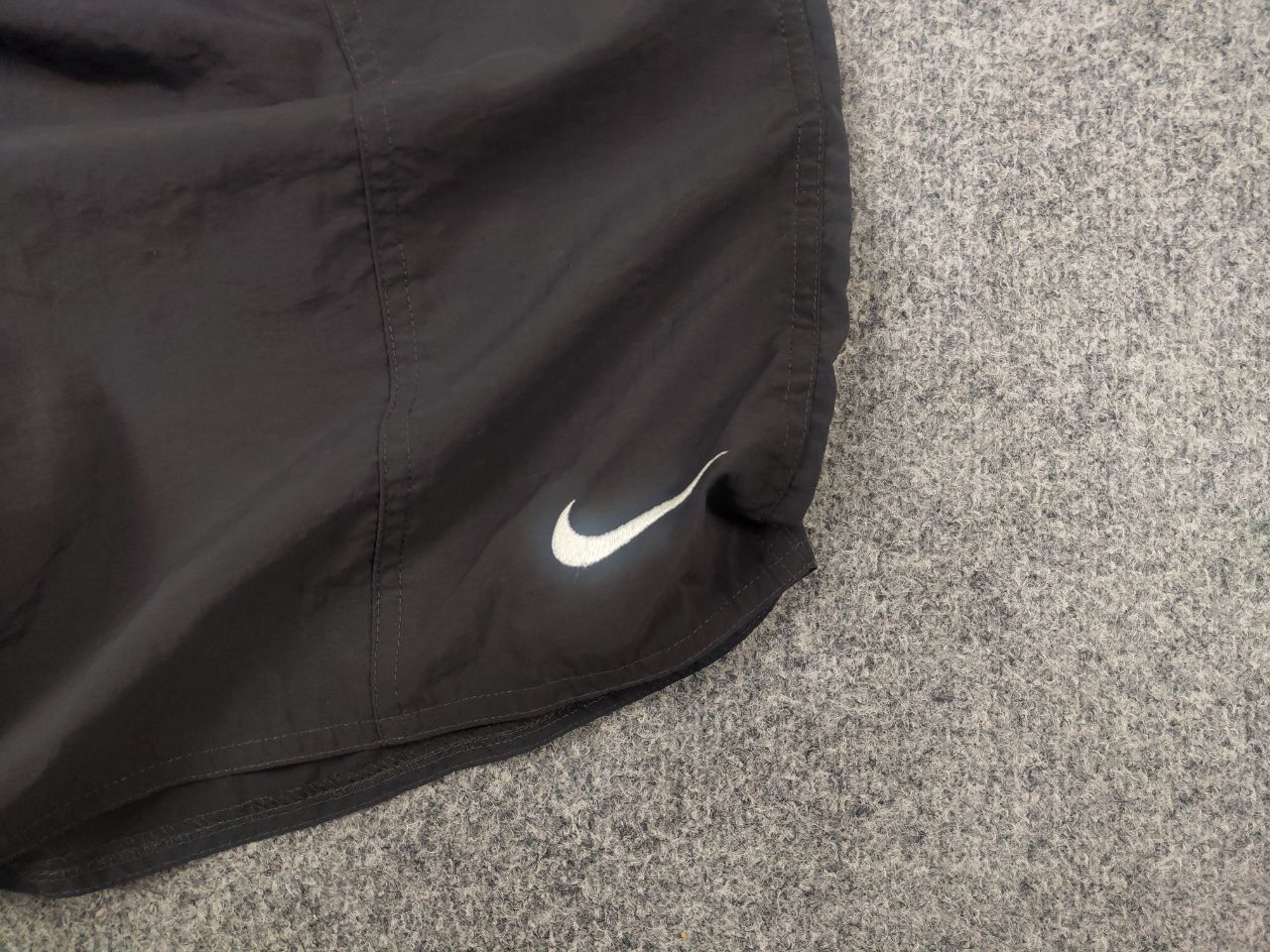 Nike Vintage 90's Nike Gray Nylon Swoosh Pocket Casual Shorts Y2K Size US 34 / EU 50 - 5 Thumbnail