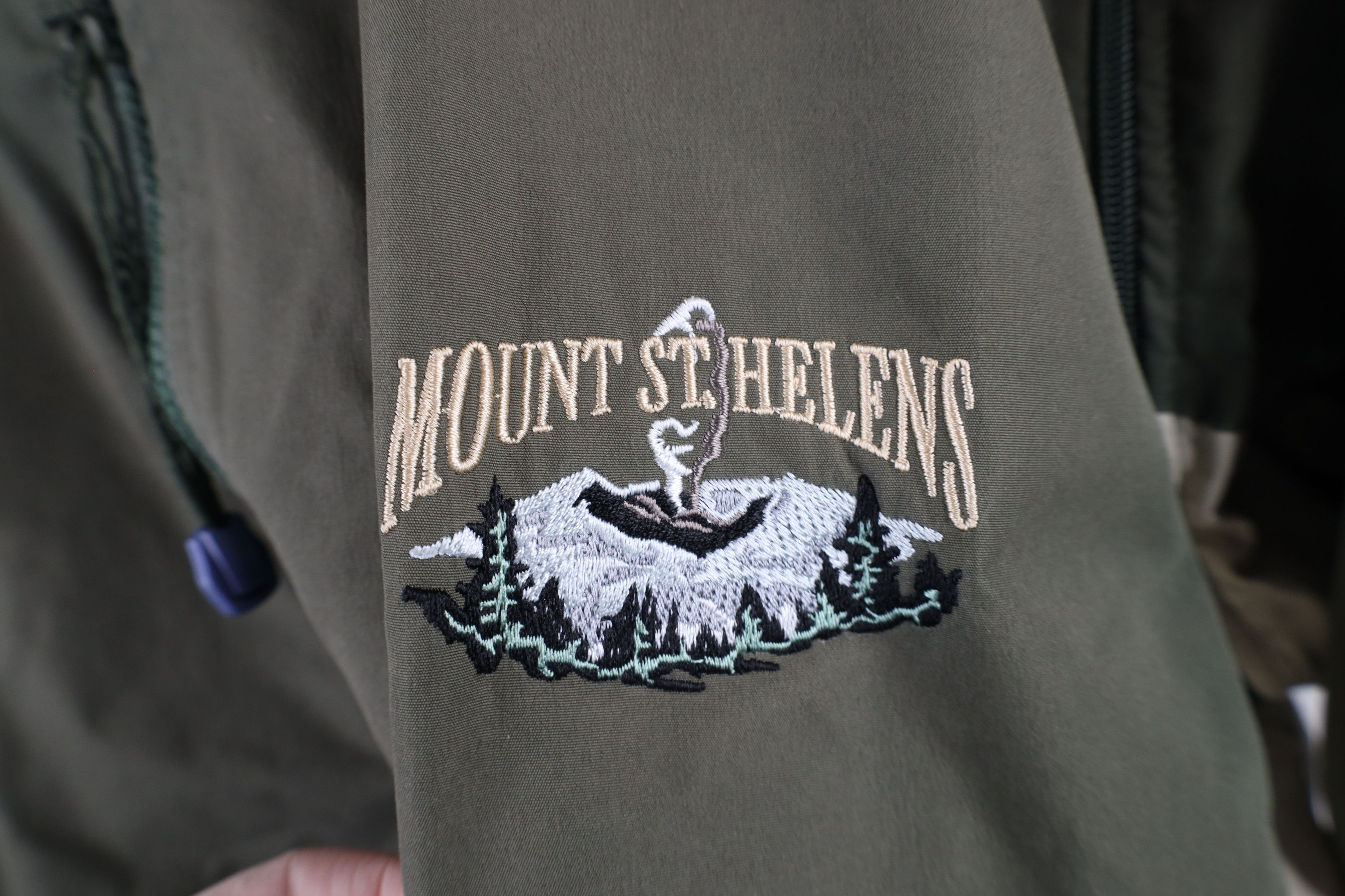 Vintage Vintage 90s Reversible Mount St Helens Jacket Vest Green Size US XL / EU 56 / 4 - 4 Thumbnail