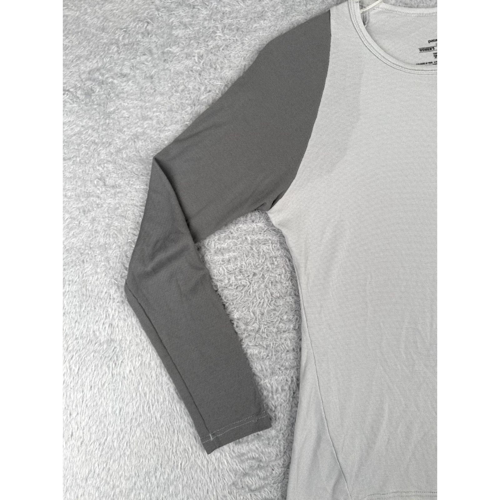 Patagonia Patagonia Shirt Womens Small Gray Capilene 2 Lightweight Crew Polyester 44820 Size S / US 4 / IT 40 - 3 Thumbnail
