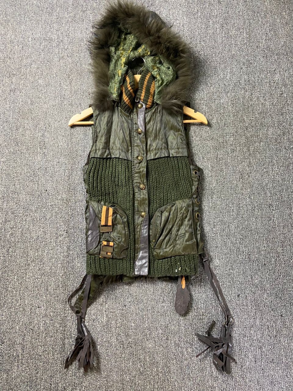 Japanese Brand FULUNZI Brand Utility Vest with Fur Trim (205) Size US L / EU 52-54 / 3 - 1 Thumbnail