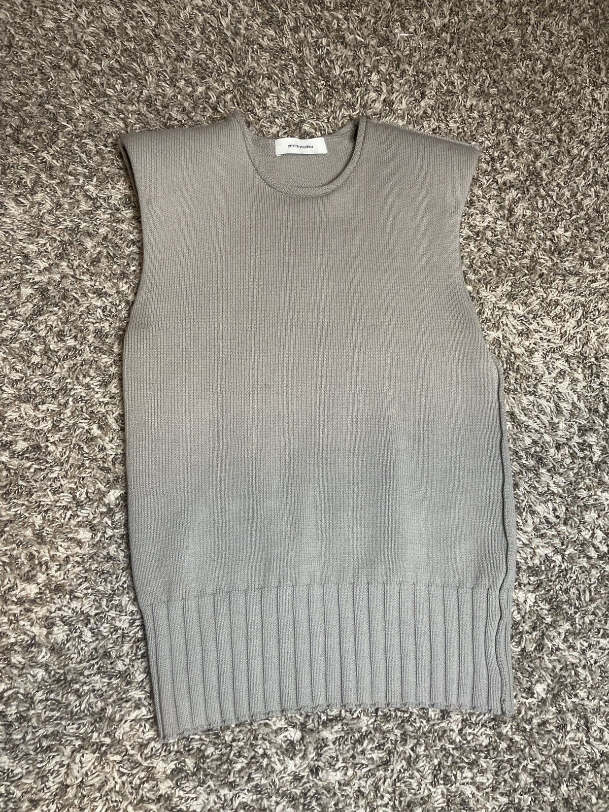 BURNS KNIT VEST MIDDLE GREY