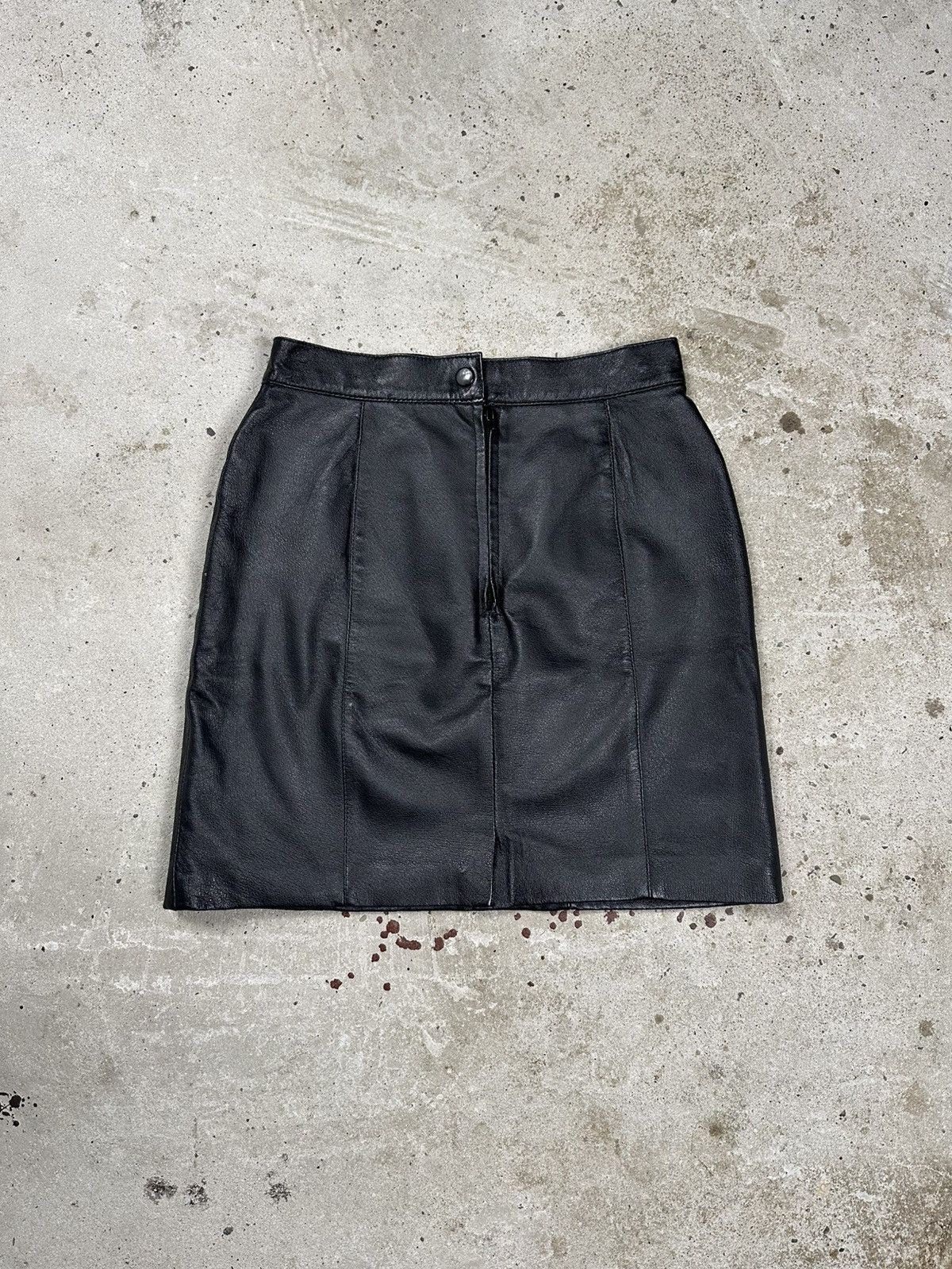 Japanese Brand Vintage Y2K Black Genuine Leather Mini Skirt Avant Garde Size 26" / US 2 / IT 38 - 1 Thumbnail