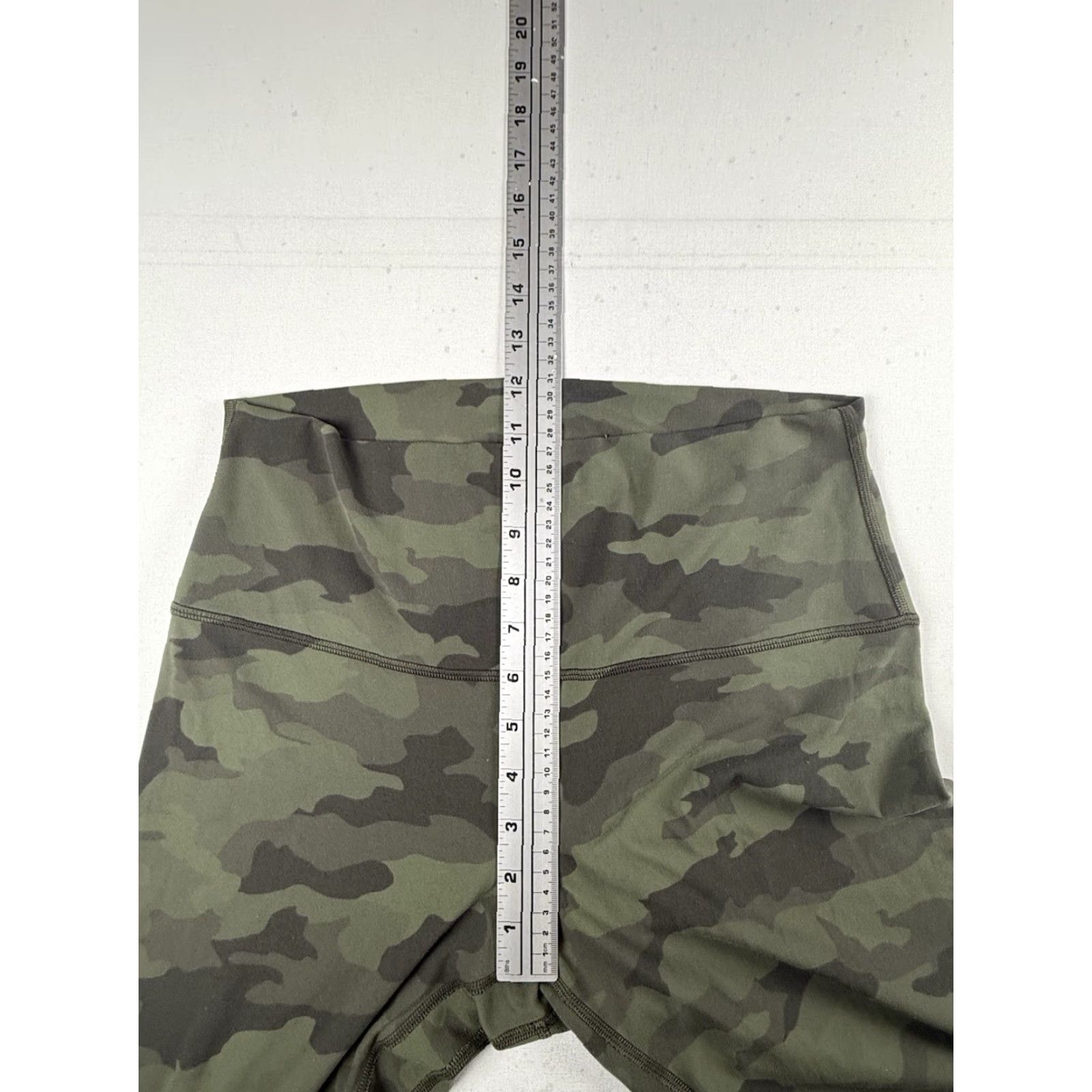 Lululemon Lululemon Leggings Womens 10 Camouflage High Rise Align Yoga Pants Activewear Gym Size 32" / US 10 / IT 46 - 6 Thumbnail