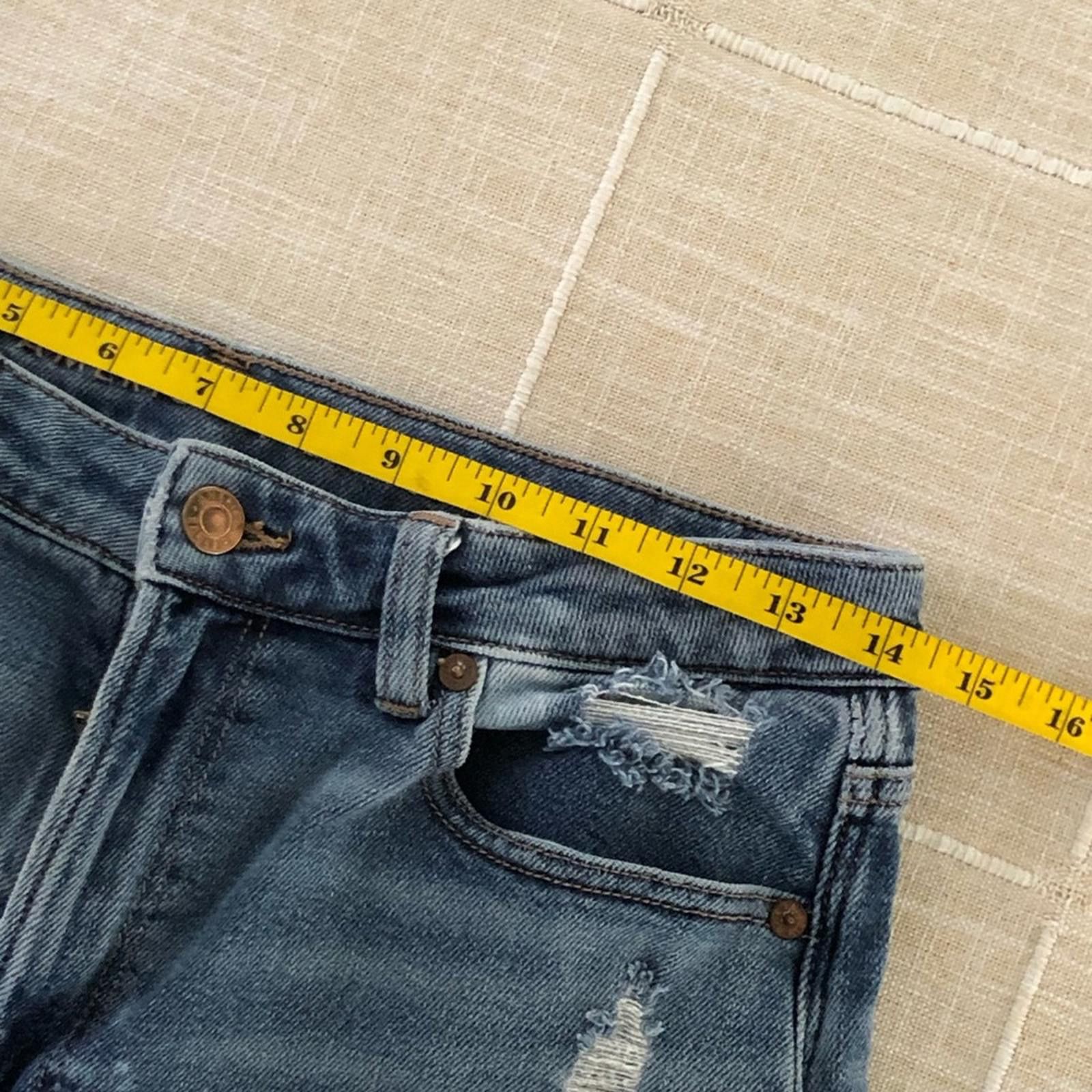 American Eagle Outfitters 12L American Eagle High-Rise Distressed Blue Mom Jeans Size 34" / US 12 / IT 48 - 10 Thumbnail