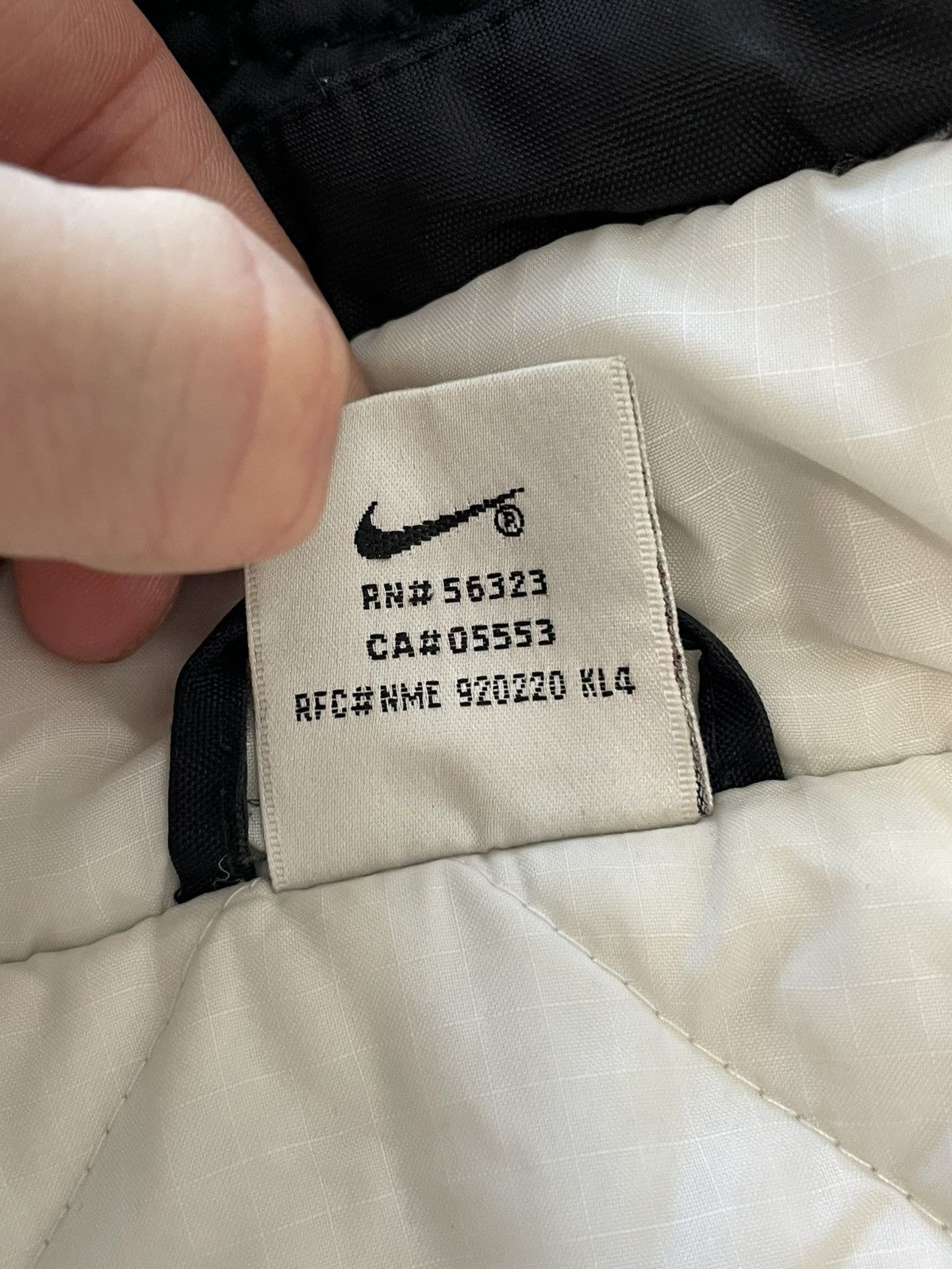 Nike Vintage Nike Big Logo Nylon Insulated Boxy Bomber Jacket Size US M / EU 48-50 / 2 - 11 Thumbnail