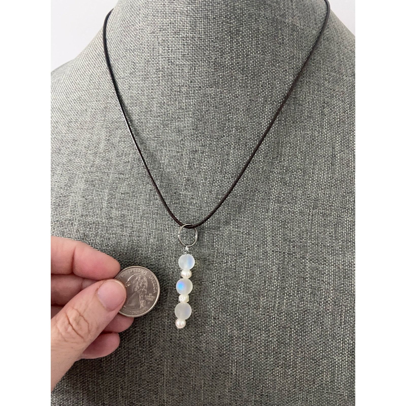Handmade white bead pendant necklace Size ONE SIZE - 2 Thumbnail