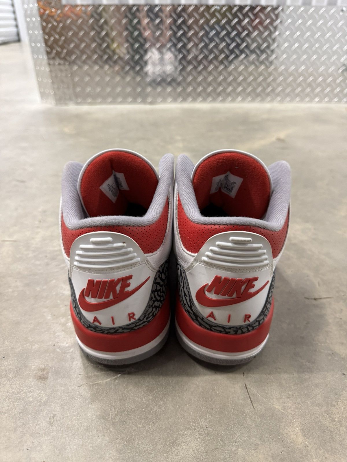 Jordan Brand Jordan 3 Retro OG Fire Red 2022 Size 13 Size US 13 / EU 46 - 5 Thumbnail