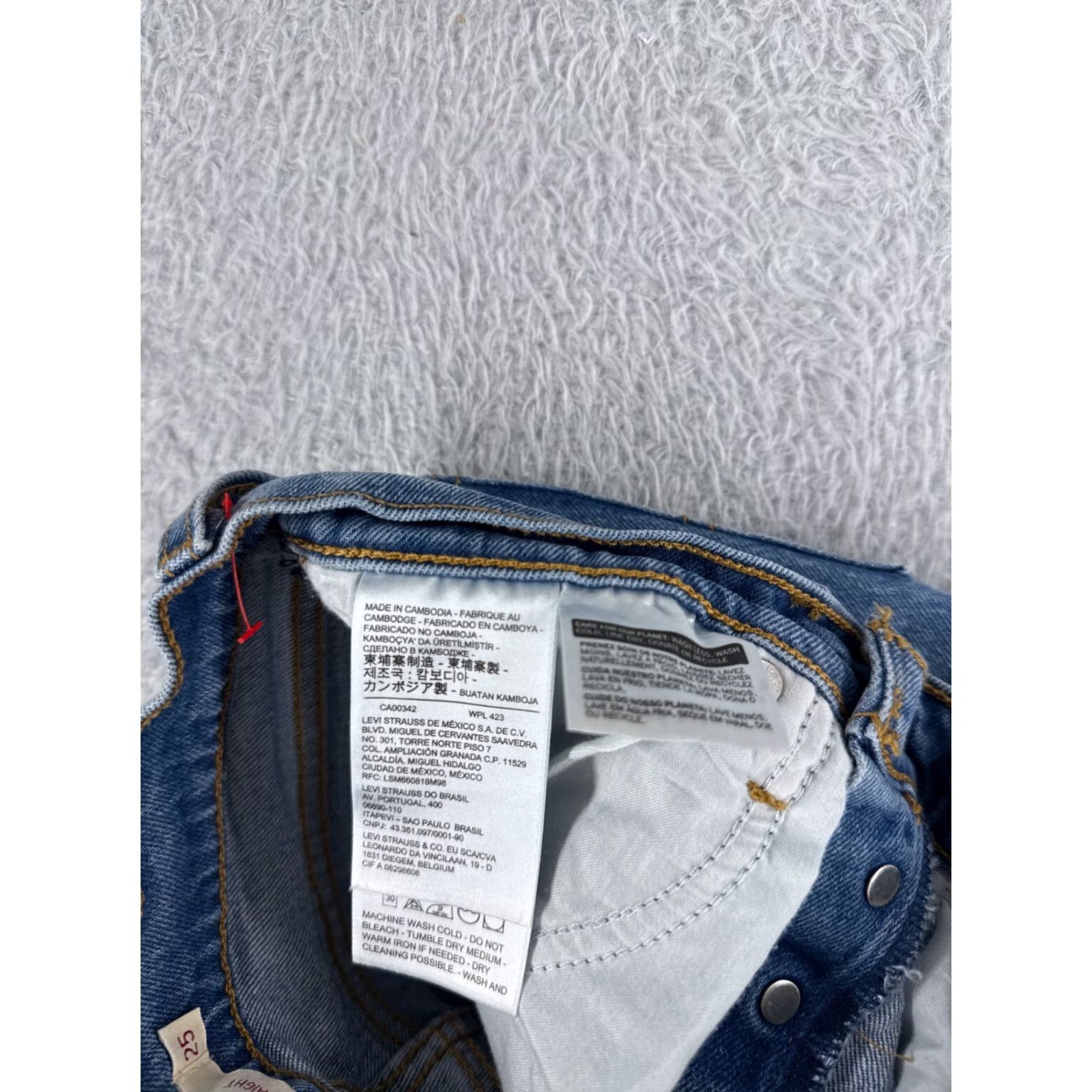 Levi's Levi's Jeans Women's 25x25 Blue Denim Wedgie Straight Button 25 25x25 Levi's 500 Series Retro Modern Distressed Stretch Regular Classic Jeans Womens Size 42" / US 20 - 7 Thumbnail