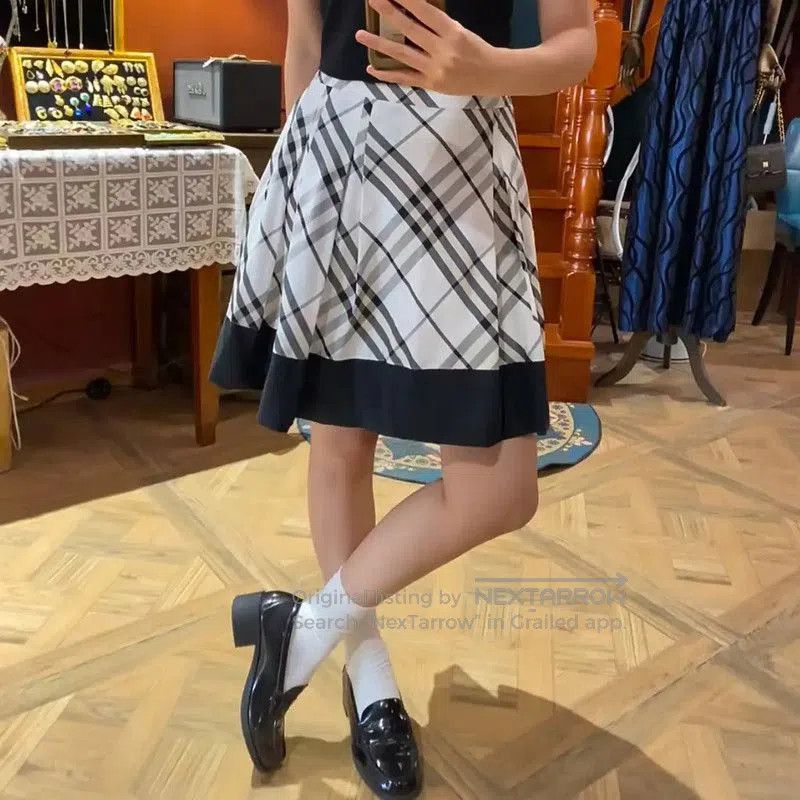 Burberry Burberry White Cotton Ladies Skirt. Size 23" - 7 Thumbnail