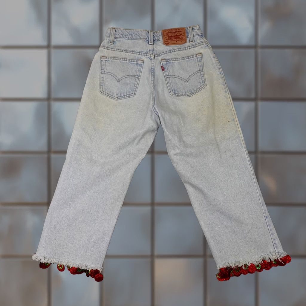 Levi's VINTAGE Levi's Jeans Womens 6 Light Wash Blue Denim Strawberry Sequin Trim Distressed 80s 90s Size 28" / US 6 / IT 42 - 1 Thumbnail