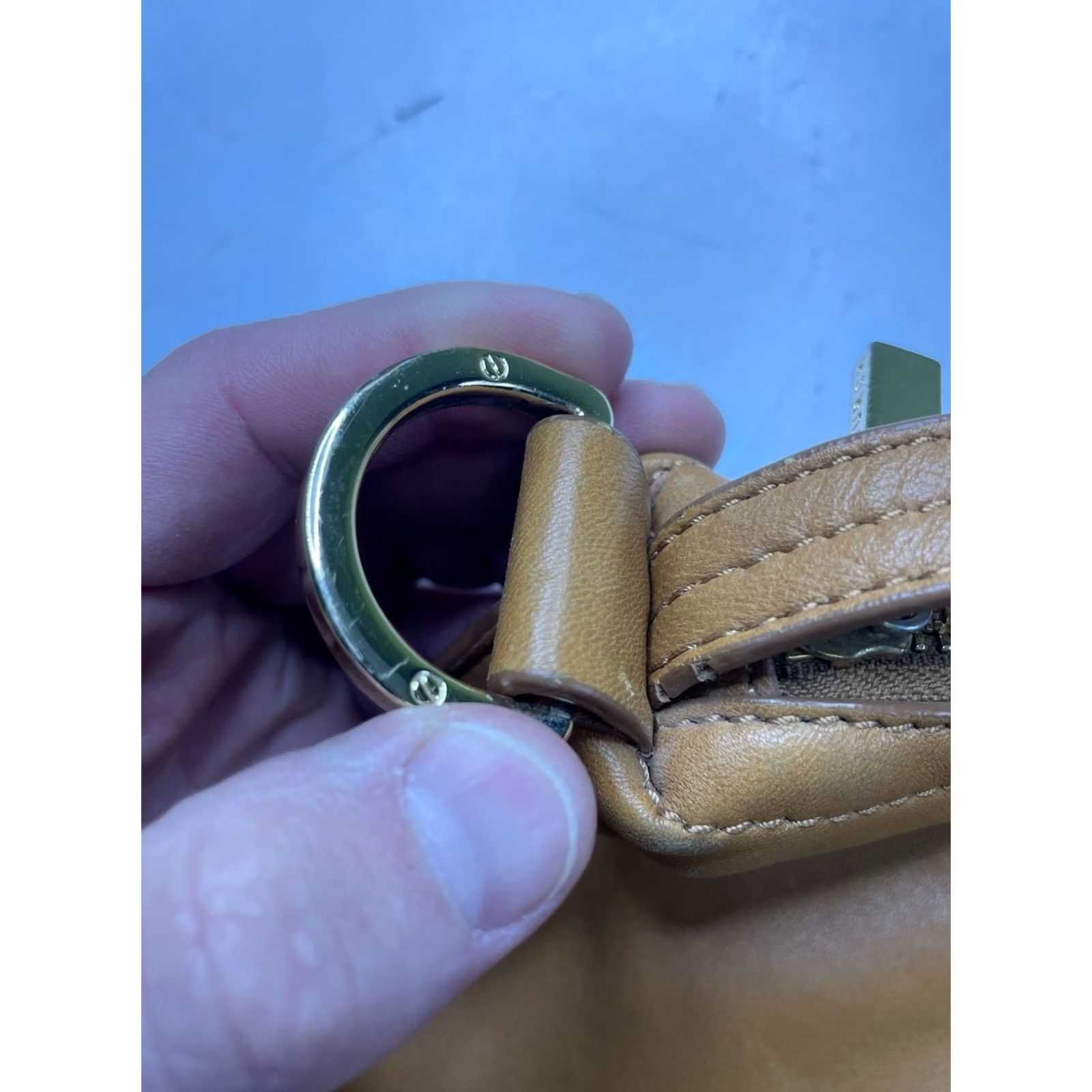 Tory Burch VINTAGE Tory Burch Leather Hobo Shoulder Bag Handbag Leather Gold Hardware Tan Brown Solid Zip Sides Classic Women Medium- Large Shoulder Strap 90s? Size ONE SIZE - 4 Thumbnail