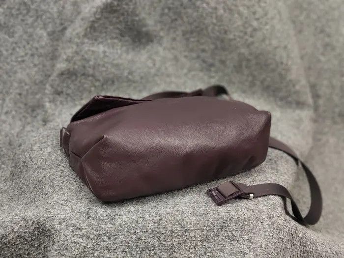 Mandarina Duck Mandarin Duck Design Dark purple leather Crossbody Bag Size ONE SIZE - 8 Thumbnail