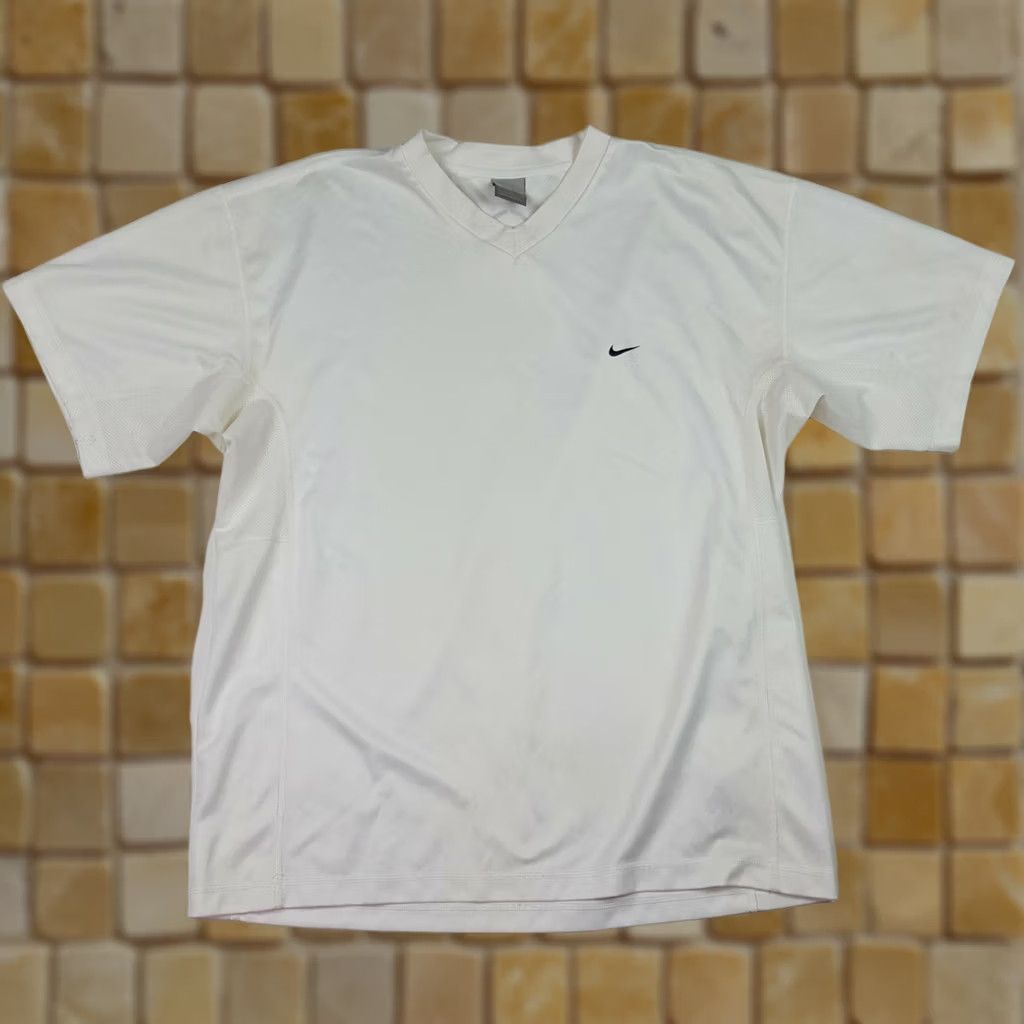 Nike VINTAGE Nike Swoosh Logo T-Shirt Adult Men 2XL White Athletic Retro 90s Sports Shirt Size US XXL / EU 58 / 5 - 1 Thumbnail
