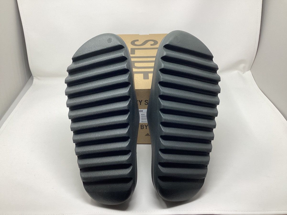 Yeezy YEEZY YZY Slides Dark Onyx Slide Size US 12 / EU 45 - 5 Thumbnail