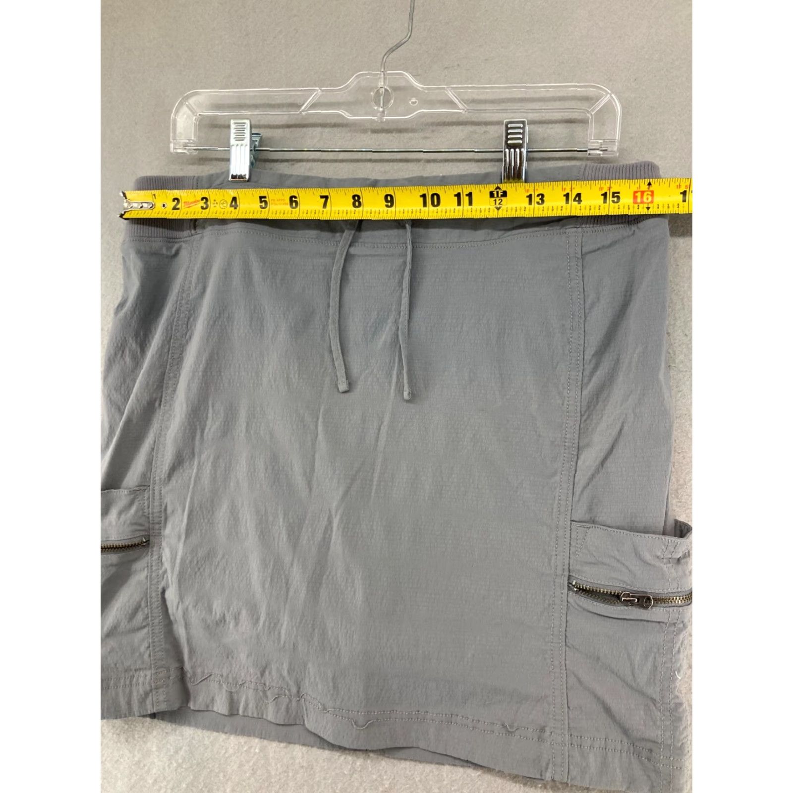 Athleta Athleta Skirt Women Short Gray Cargo Pockets Yoga Activewear 14 Adult Womens Size 36" / US 14 / IT 50 - 2 Thumbnail