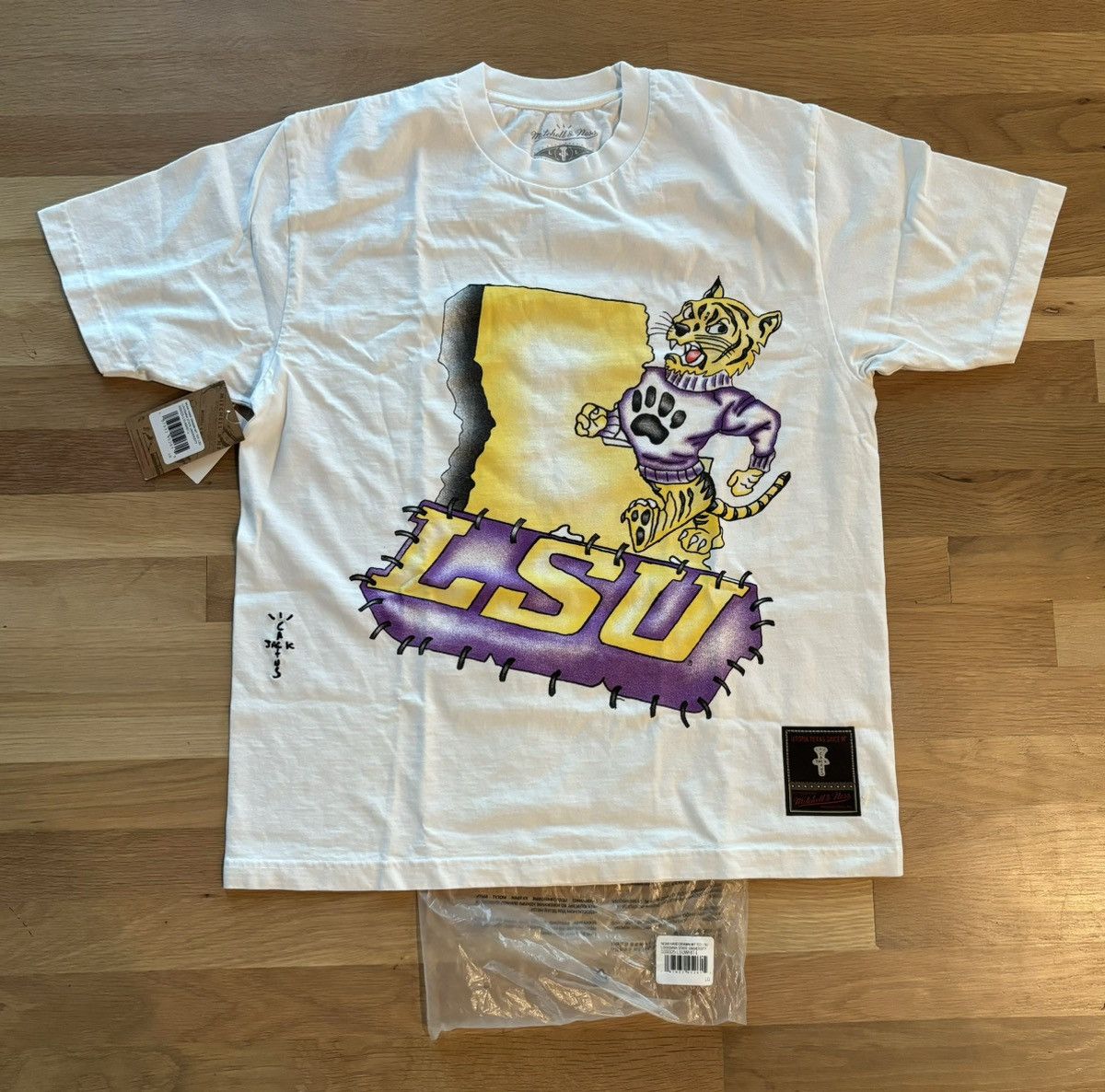 Mitchell & Ness × Travis Scott Travis Scott Michell & Ness LSU Handdrawn Tee Size US XL / EU 56 / 4 - 1 Thumbnail
