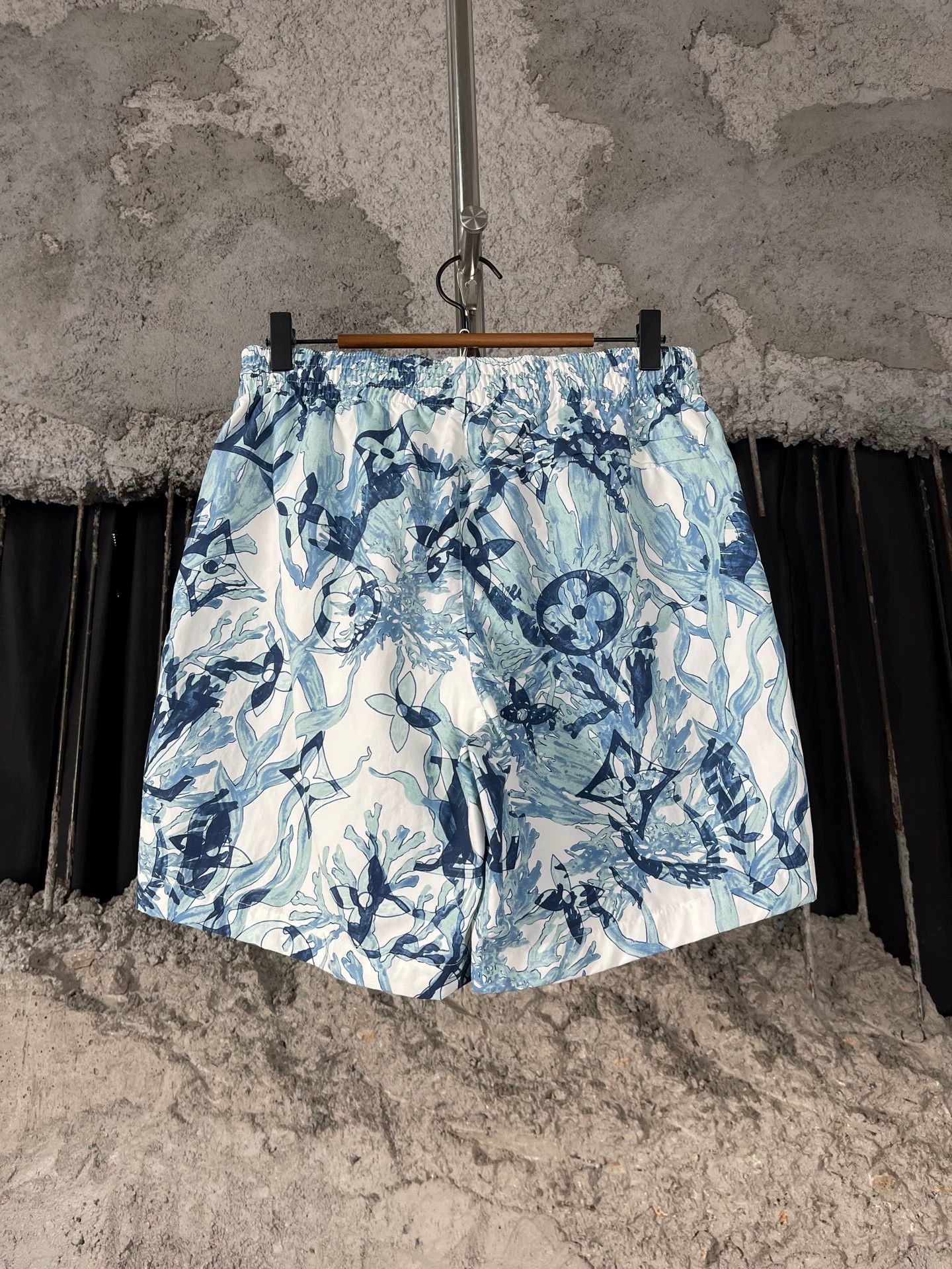 Louis Vuitton Louis Vuitton xs new shorts Size 25" / US 0 / IT 36 - 2 Thumbnail
