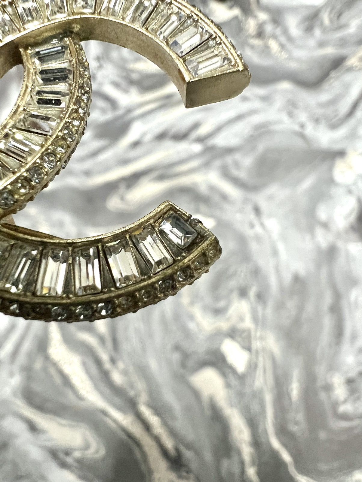 Chanel × Vintage Chanel Gold CC Round Crystal Brooch Size ONE SIZE - 4 Thumbnail