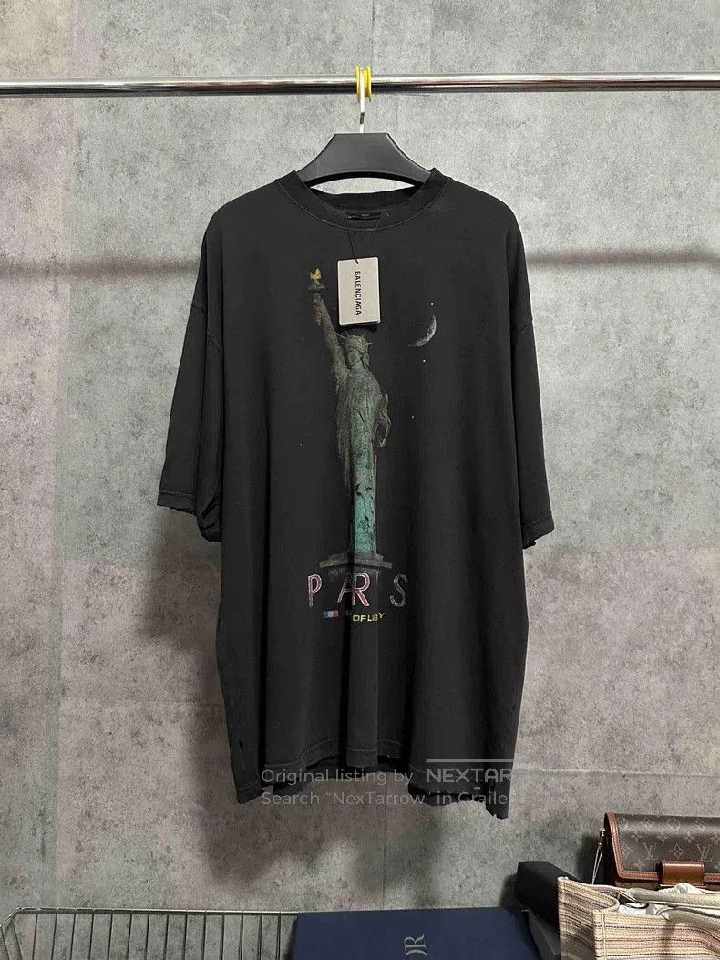 Balenciaga Balenciaga Statue of Liberty Distressed T-shirt. Size US XL / EU 56 / 4 - 1 Thumbnail
