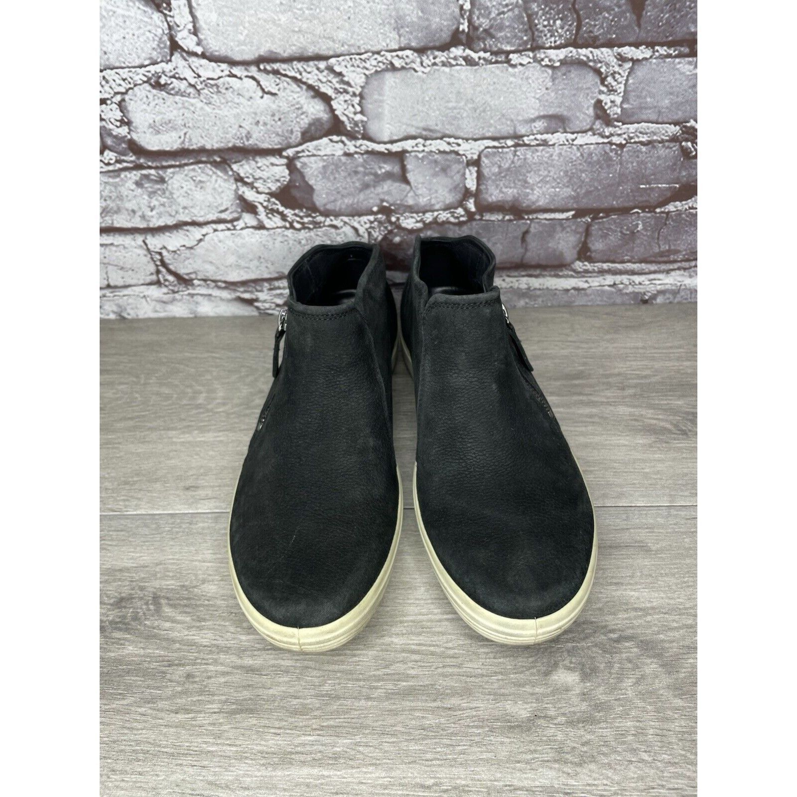 Ecco Ecco Soft 7 Black Leather Low Cut Zip Ankle Booties Sneakers Size US 10 / IT 40 - 11 Thumbnail