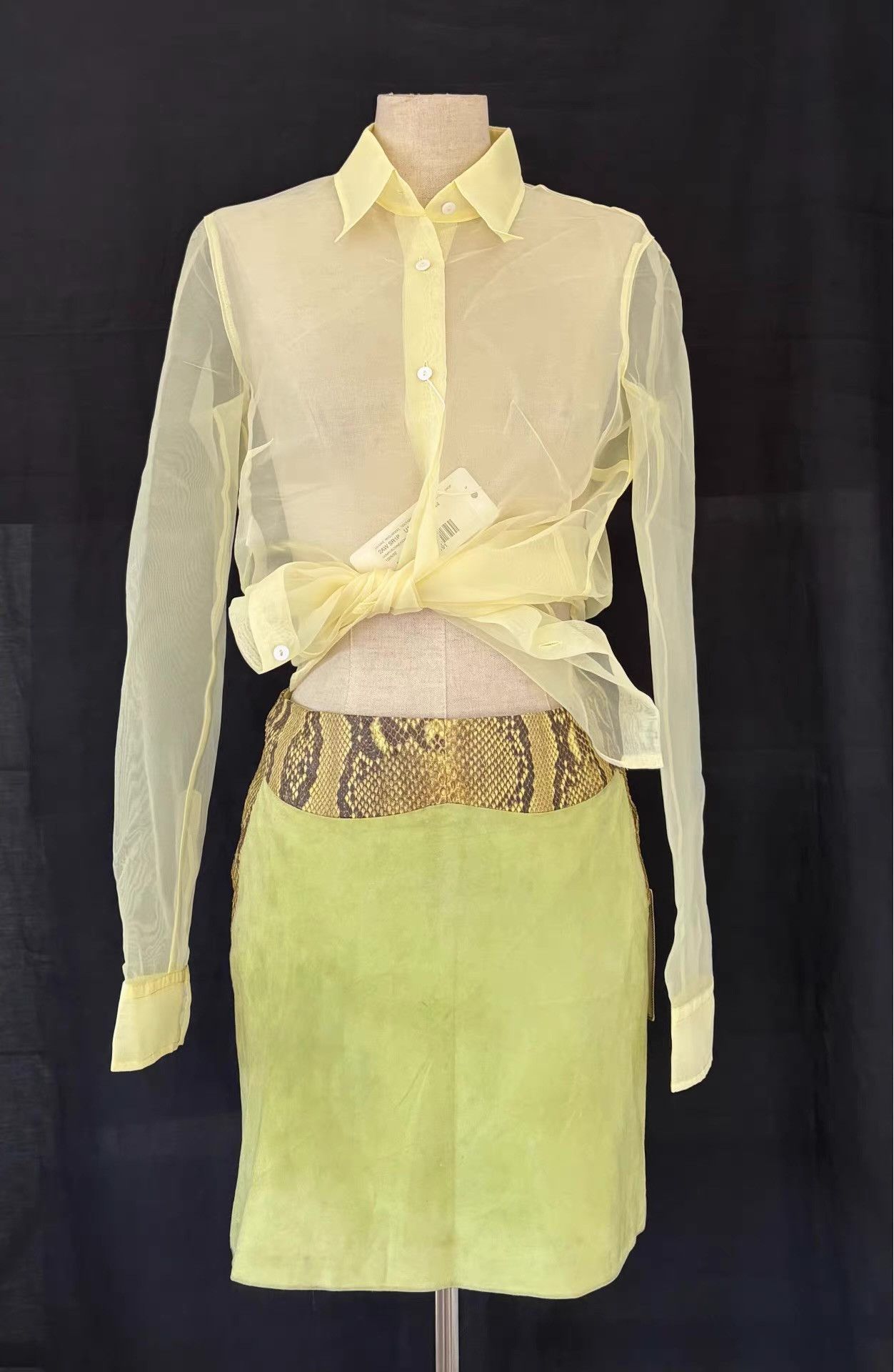 Versace Gianni Versace Genuine Leather Mini Skirt。Ｑ21 Size 28" / US 6 / IT 42 - 1 Thumbnail