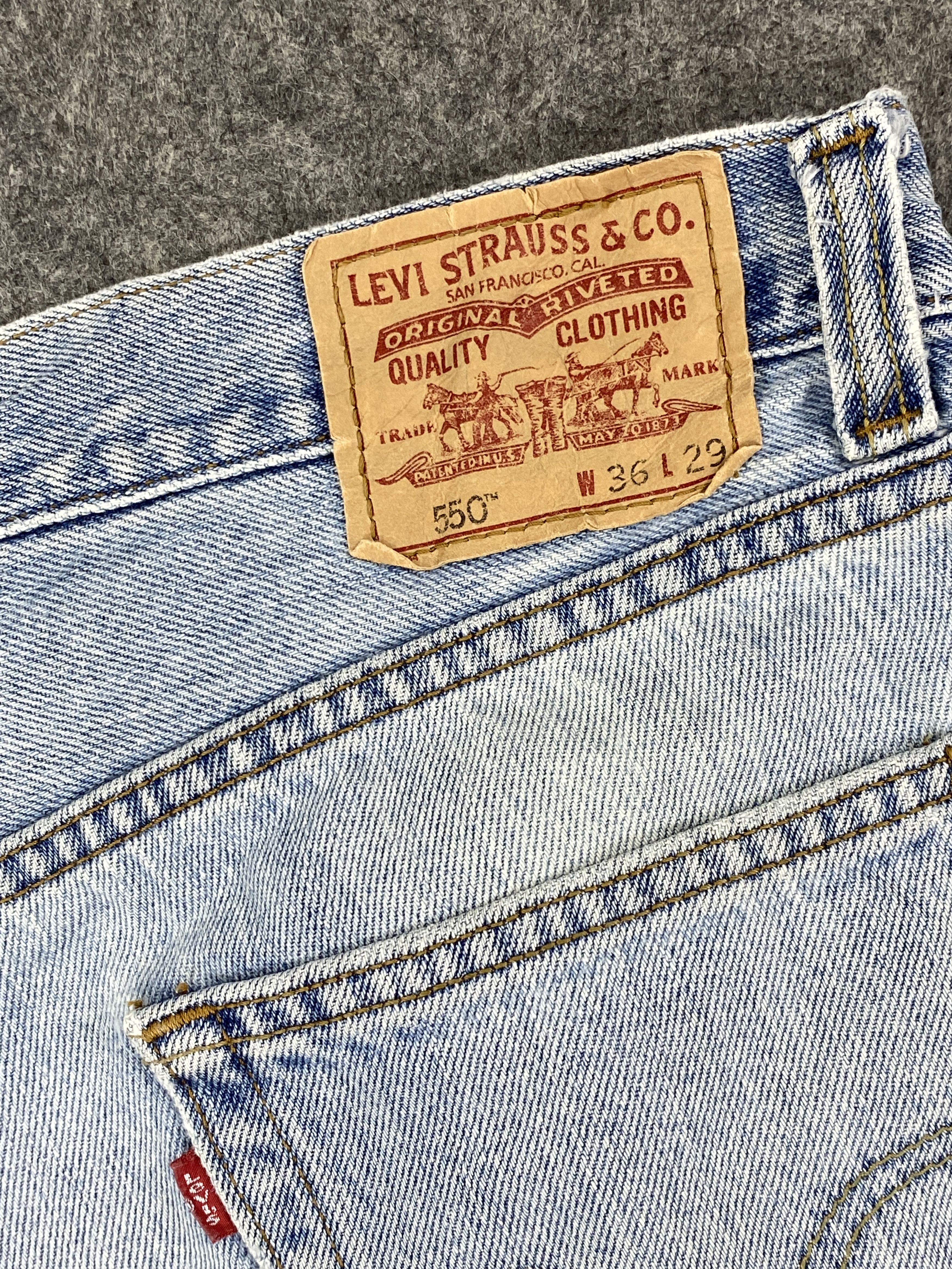 Levi's Vintage Clothing Light Blue Wash Vintage Levi's 550 37x28 Denim -JN1829 Size US 37 - 10 Thumbnail