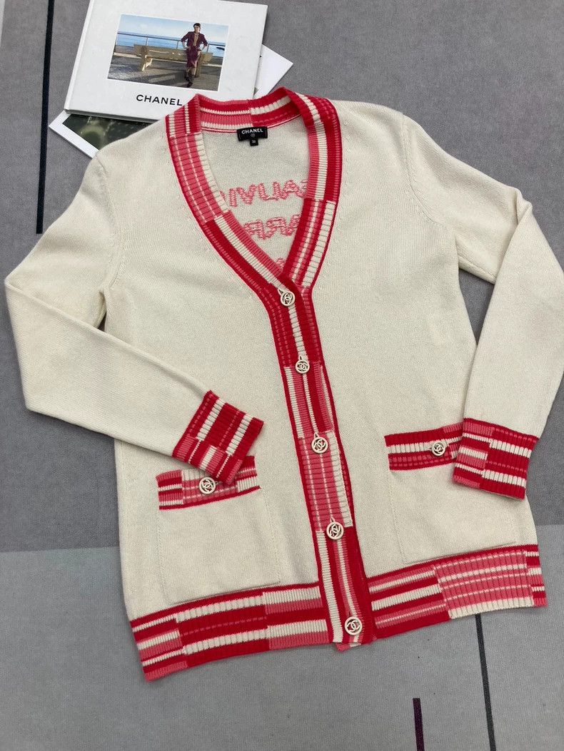 Chanel Chanel V-neck Hollow-out LOGO Button Cashmere Knit Cardigan - dmc Size US S / EU 44-46 / 1 - 1 Thumbnail