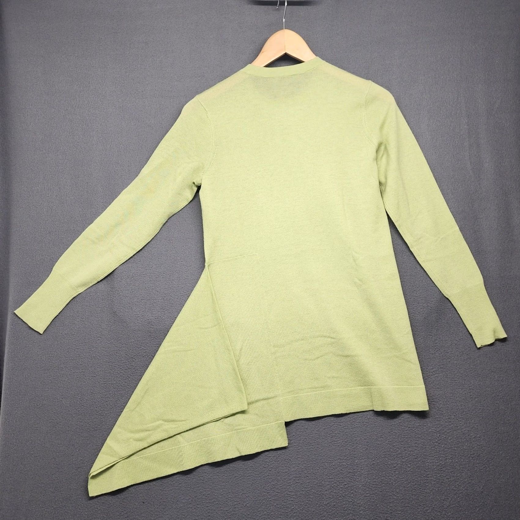 Vintage VINTAGE Worth New York Top Womens XP 100% Wool Lightweight Sweater Asymmetric Hem XS Petite Green Long Sleeve Crew Neck Pullover Dry Clean Only Womens Size XS / US 0-2 / IT 36-38 - 2 Thumbnail