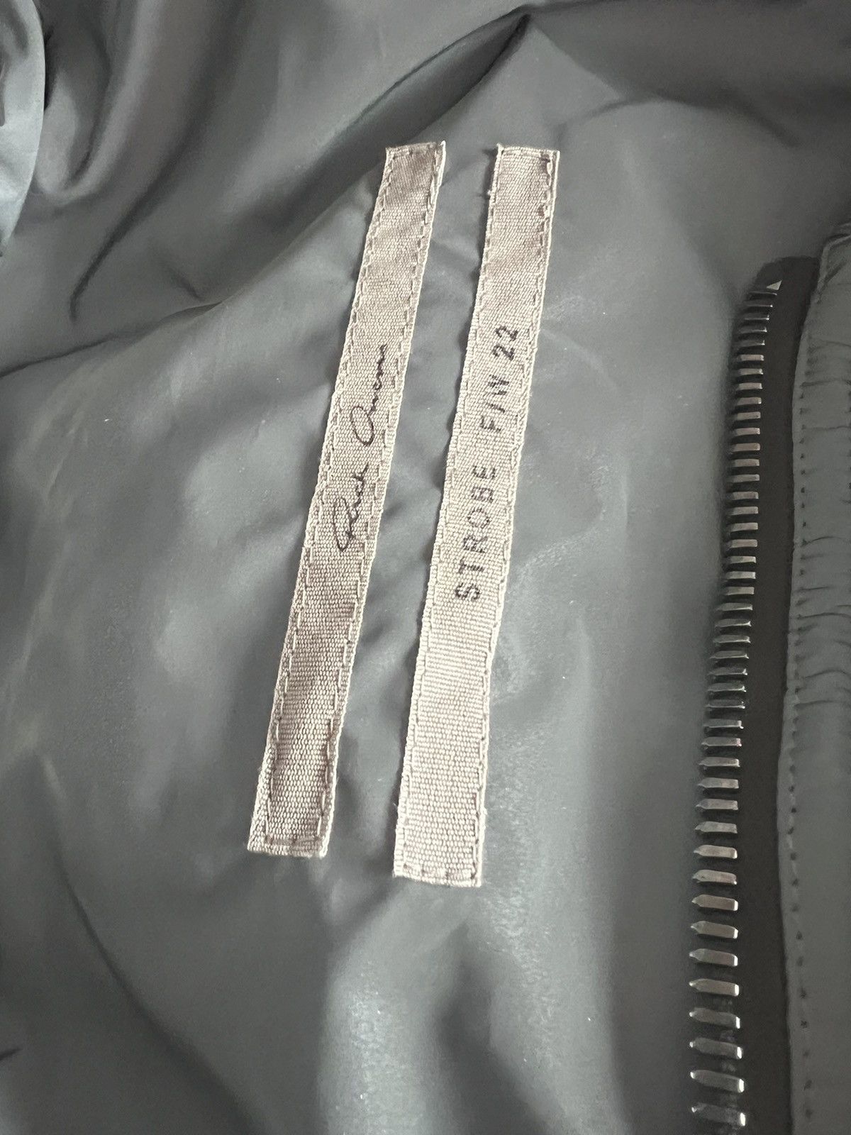 Rick Owens 🔥 Reflective Rick Owens FW22 Strobe Gauntlet bomber jacket Size US S / EU 44-46 / 1 - 12 Thumbnail