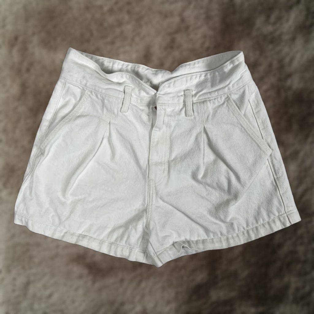 Levi's VINTAGE Levi's Shorts Womens 30 White High Rise Pleated Front Loose Fit Denim Size 30" / US 8 / IT 44 - 1 Thumbnail