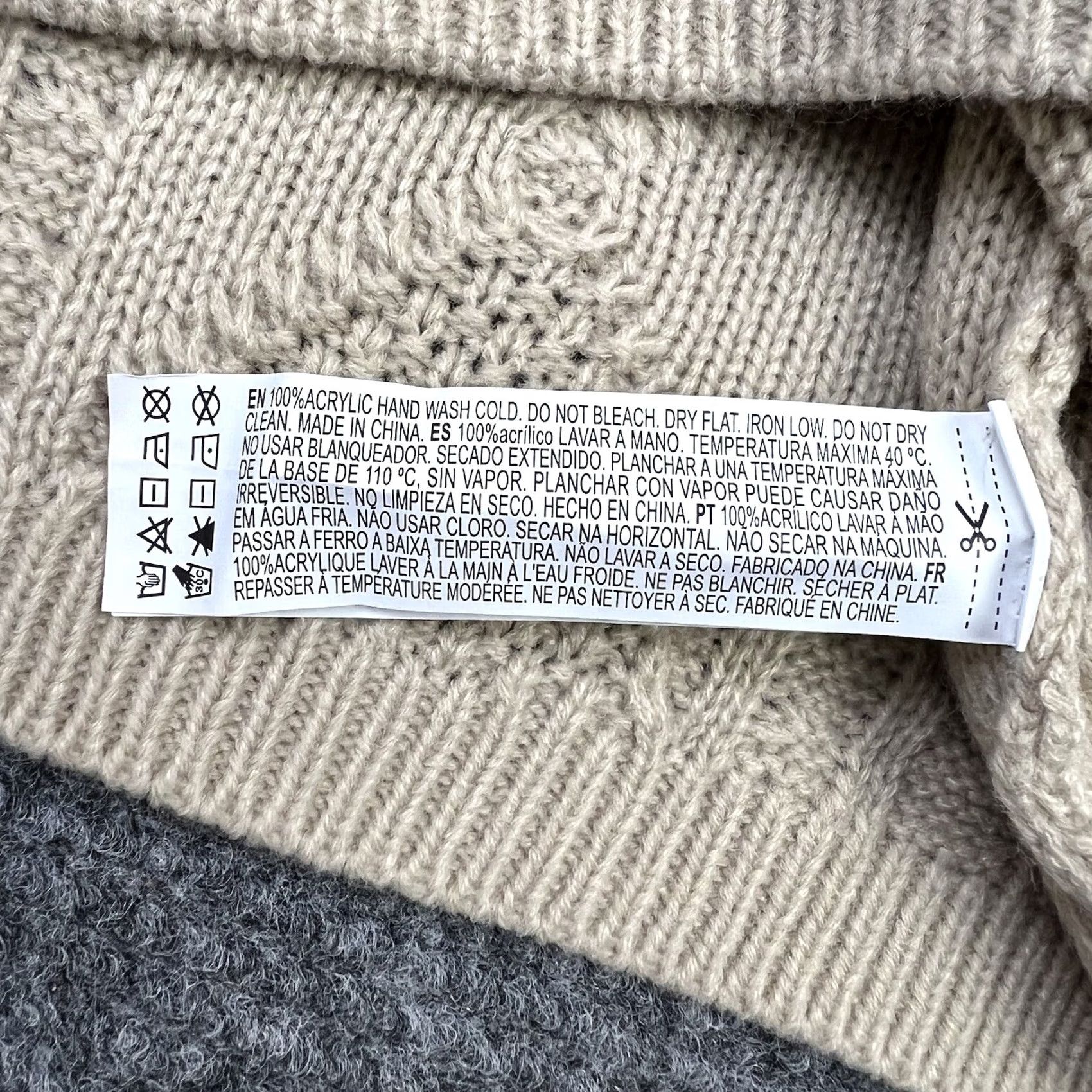Forever 21 FOREVER 21 Knit Mid-Length V-Neck Sweater Womens S Beige Soft Stretch New With Tag Size S / US 4 / IT 40 - 7 Thumbnail