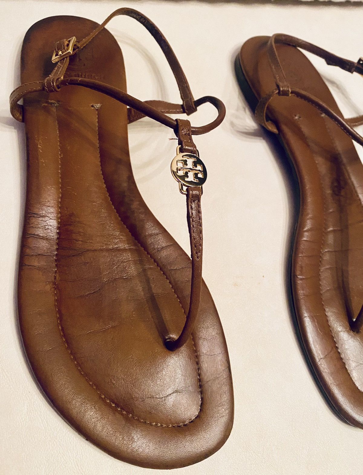 Tory Burch Tory Burch Brown Logo Coin T-Strap Leather Emmy Sandals 10.5 Size US 10.5 / IT 40.5 - 6 Thumbnail