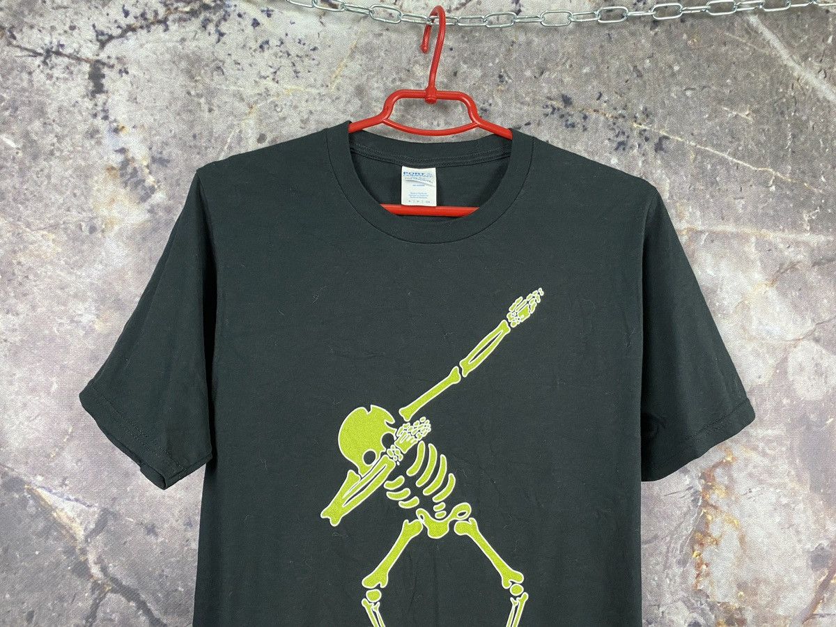 Vintage Men’s Skeleton on a Skateboard Humor T-Shirt Size S Size US S / EU 44-46 / 1 - 2 Thumbnail