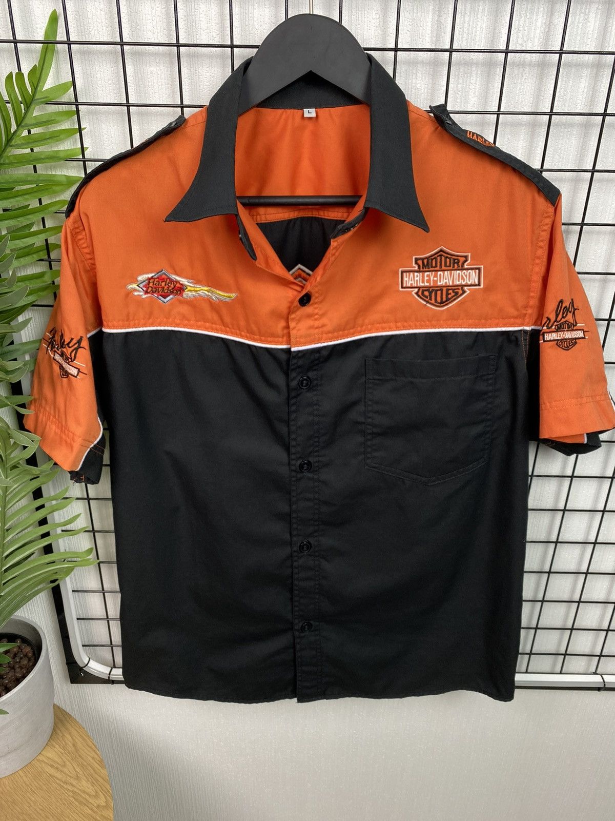 Vintage Vintage Harley Davidson Big Logo Short Sleeve Button Shirt L Size US L / EU 52-54 / 3 - 2 Thumbnail