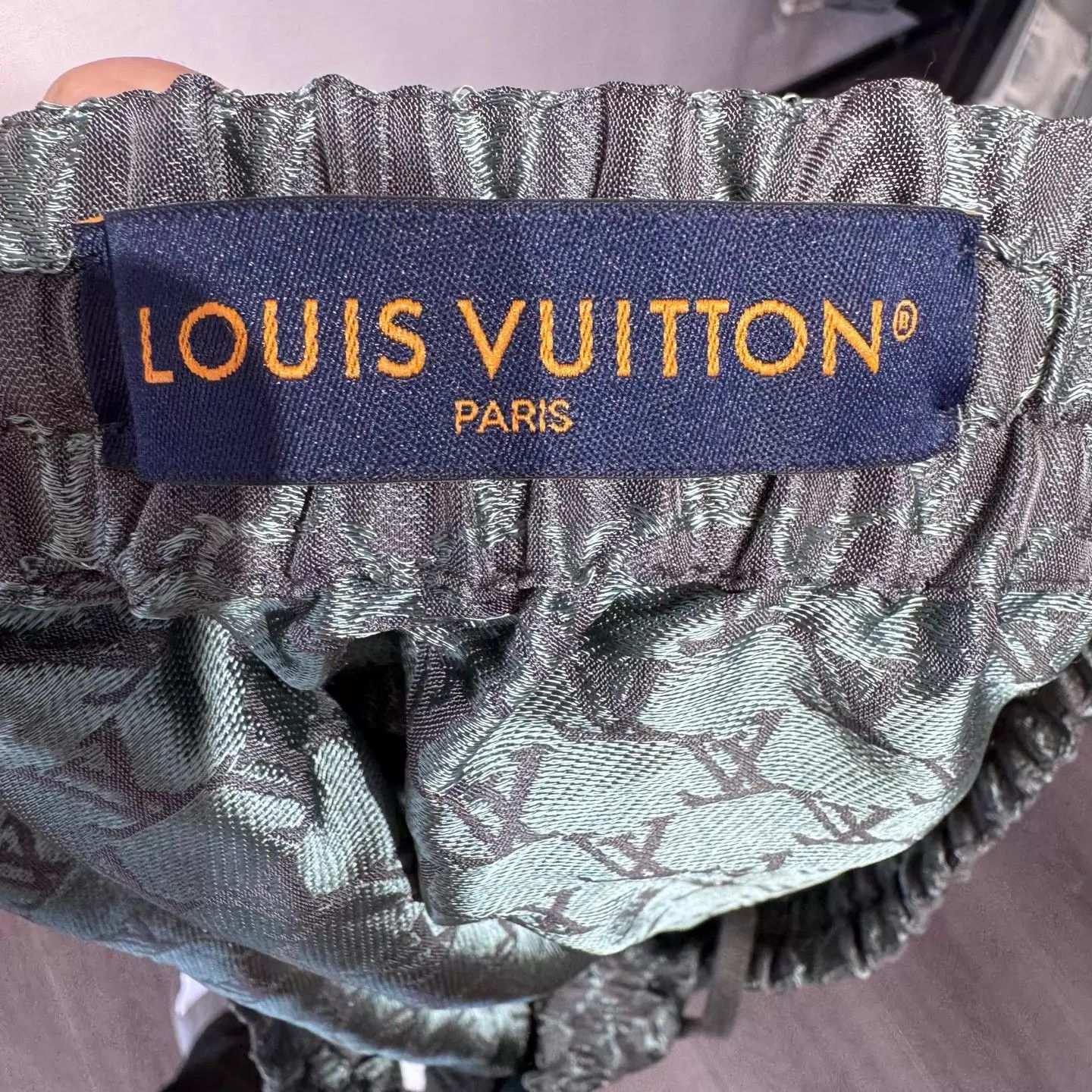 Louis Vuitton Louis Vuitton Gray Monogram Print Silk Shorts 48 NWT Size US 32 / EU 48 - 4 Thumbnail