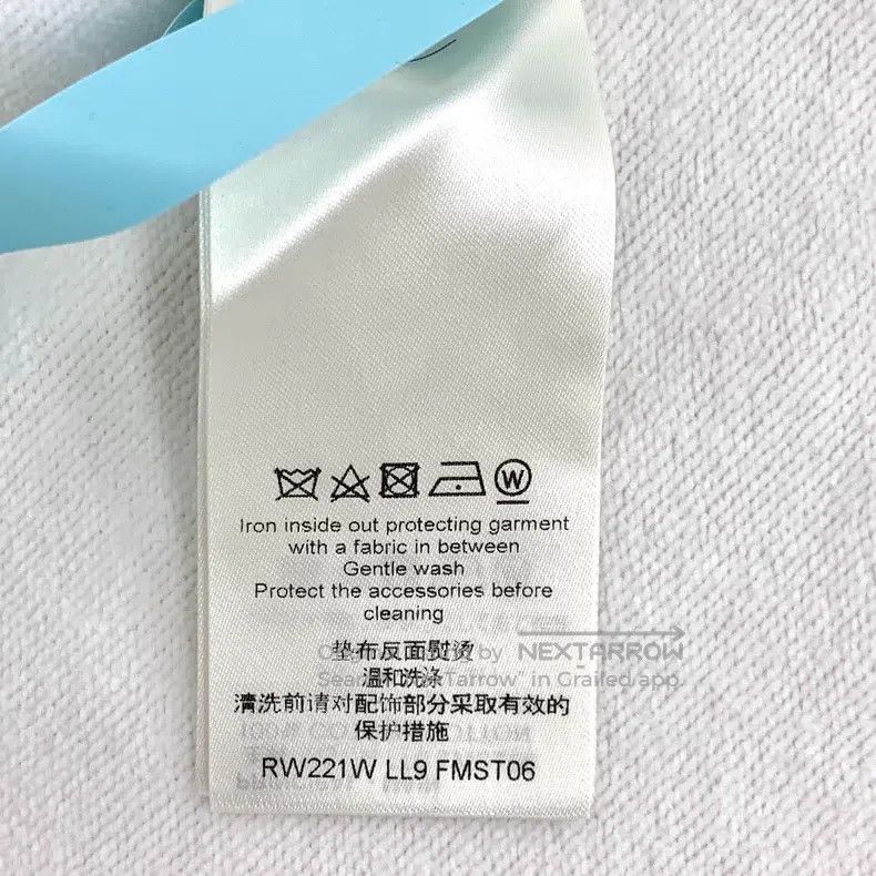 Louis Vuitton Louis Vuitton 22 white logo printed cotton crew neck long Size XXS / US 00 / IT 34 - 8 Thumbnail