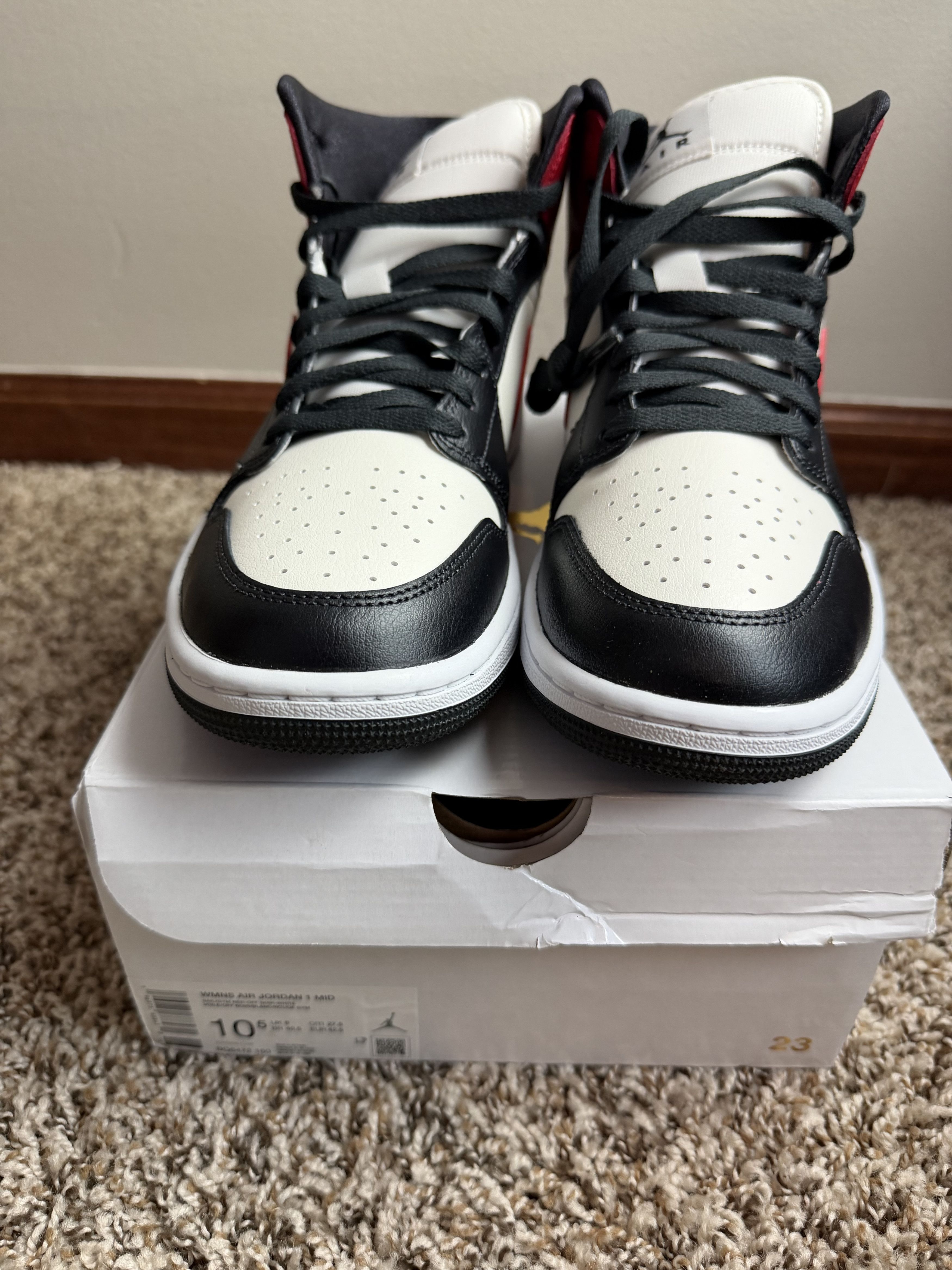 Jordan Brand Nike Air Jordan 1 Mid Shoes Womens Size 10.5 Size US 10.5 / IT 40.5 - 3 Thumbnail